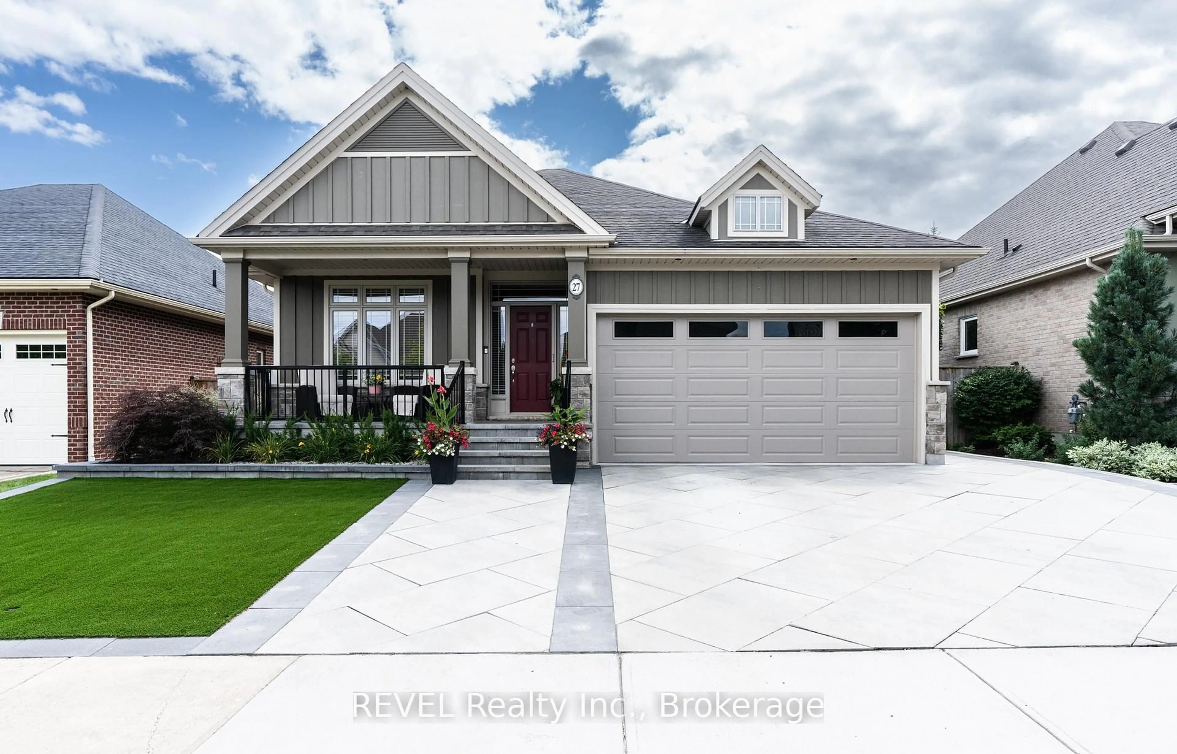 Home with vinyl exterior material, street for 27 HICKORY Ave, Niagara-on-the-Lake Ontario L0S 1J1