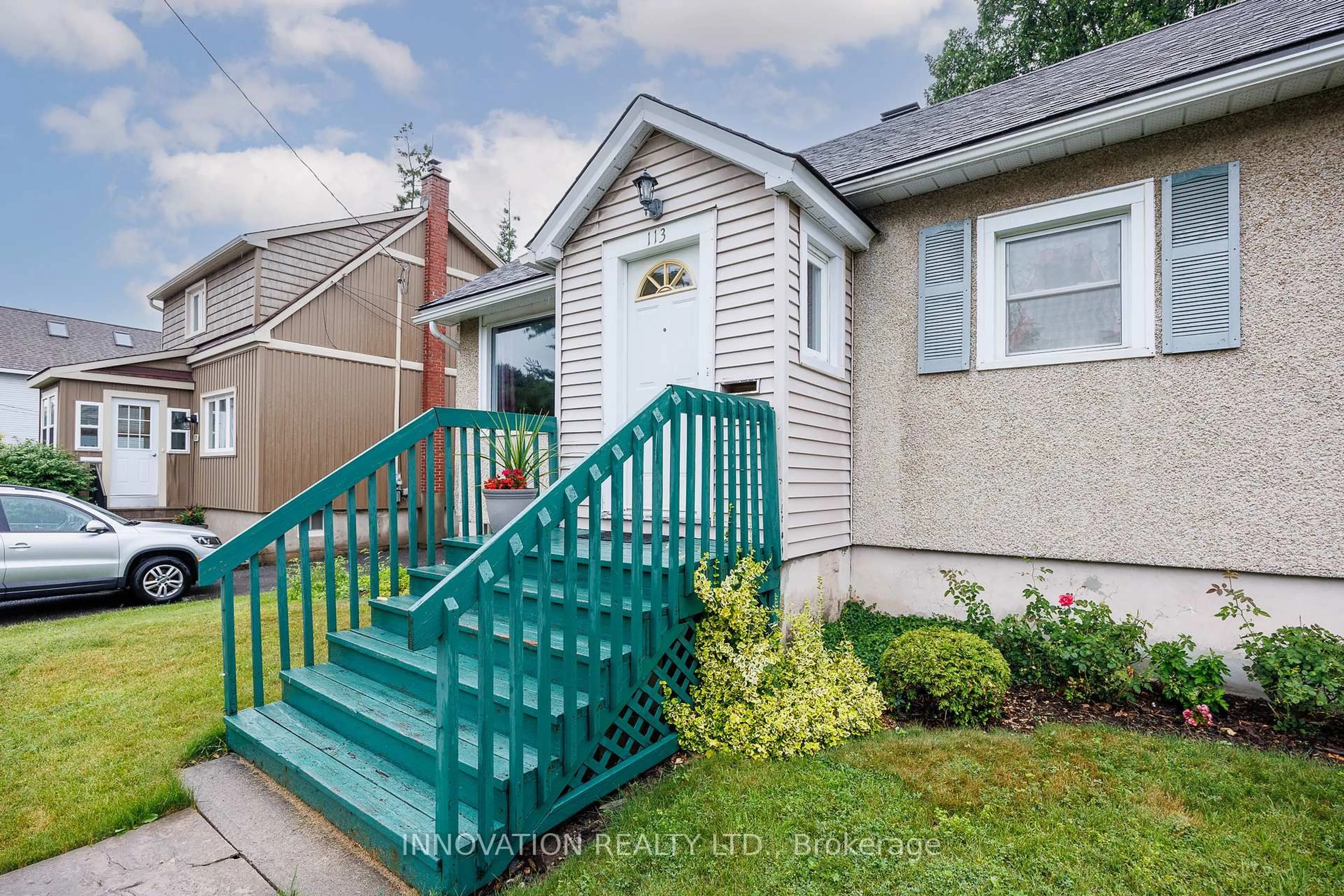 Home with vinyl exterior material, street for 113 King George St, Ottawa Ontario K1K 1V2