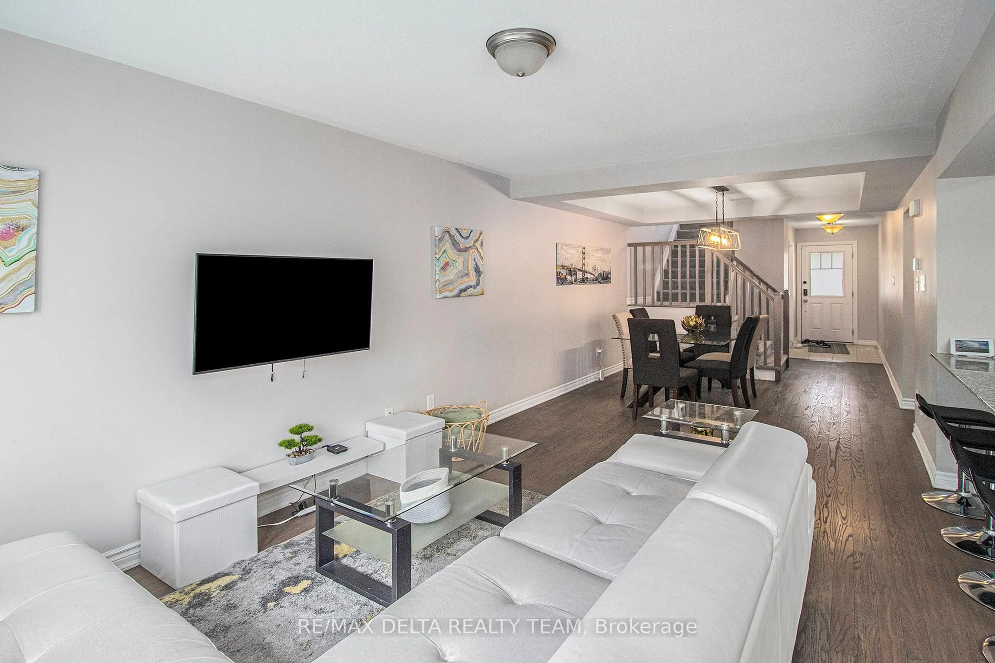 Living room with furniture, unknown for 132 Conifer Creek Circ, Ottawa Ontario K2M 0M2
