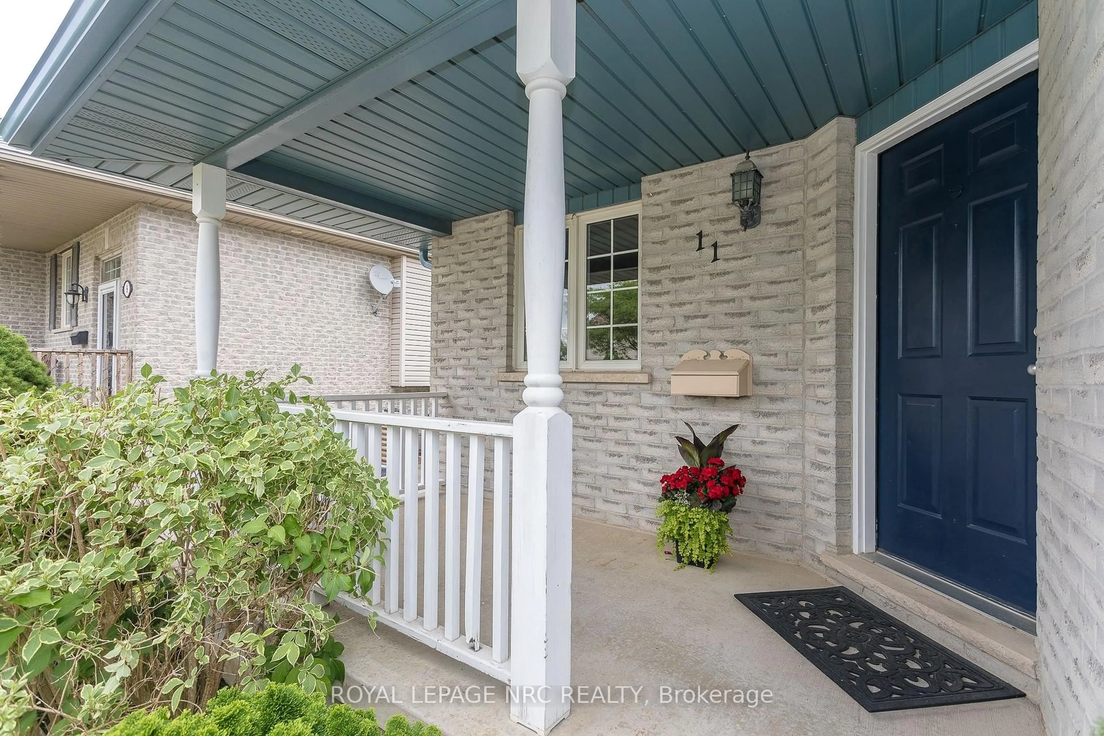 Indoor entryway for 11 Goldenrod Crt, St. Thomas Ontario N5P 4M7