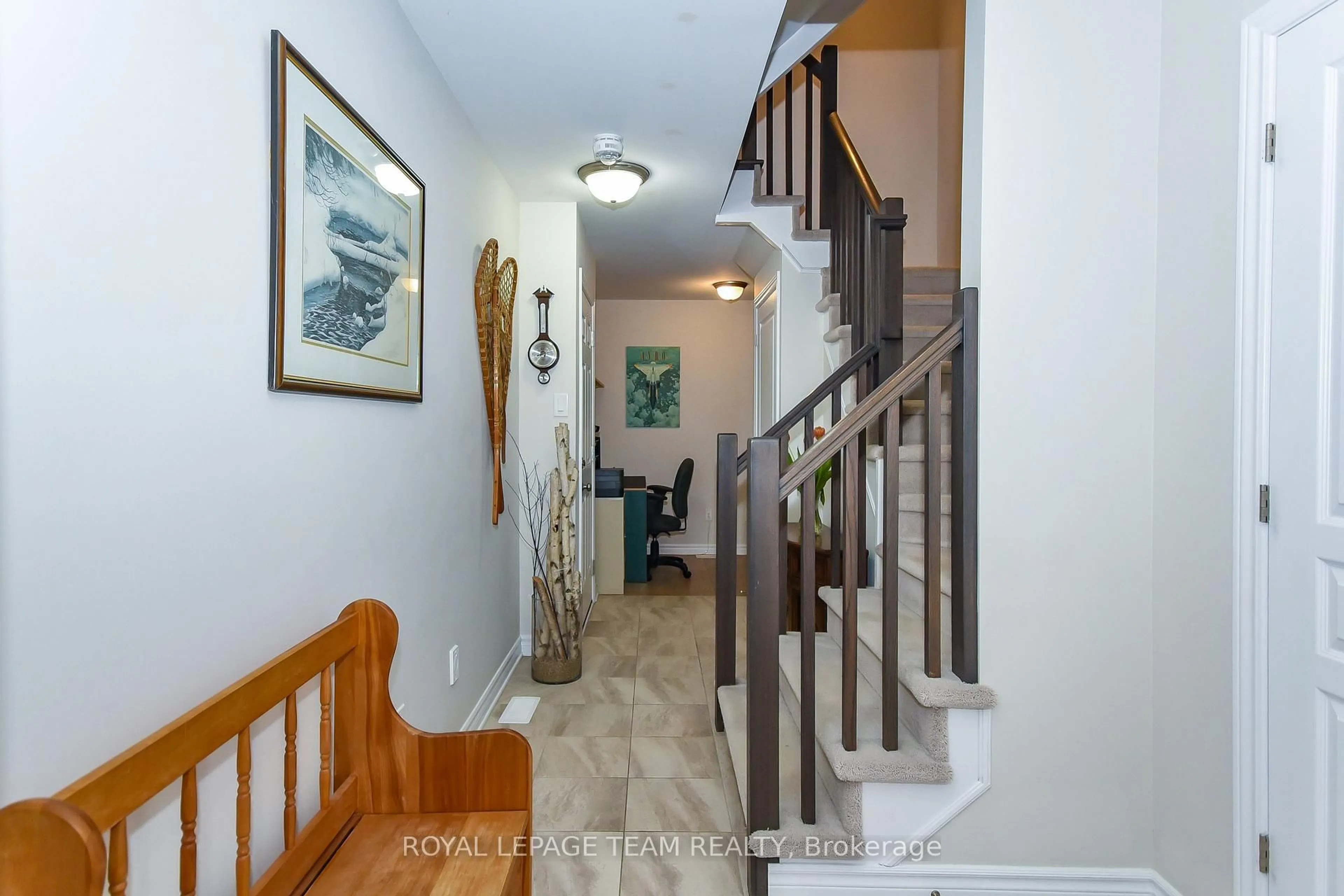 Indoor foyer for 342 Twinflower Way, Ottawa Ontario K2J 5Z6