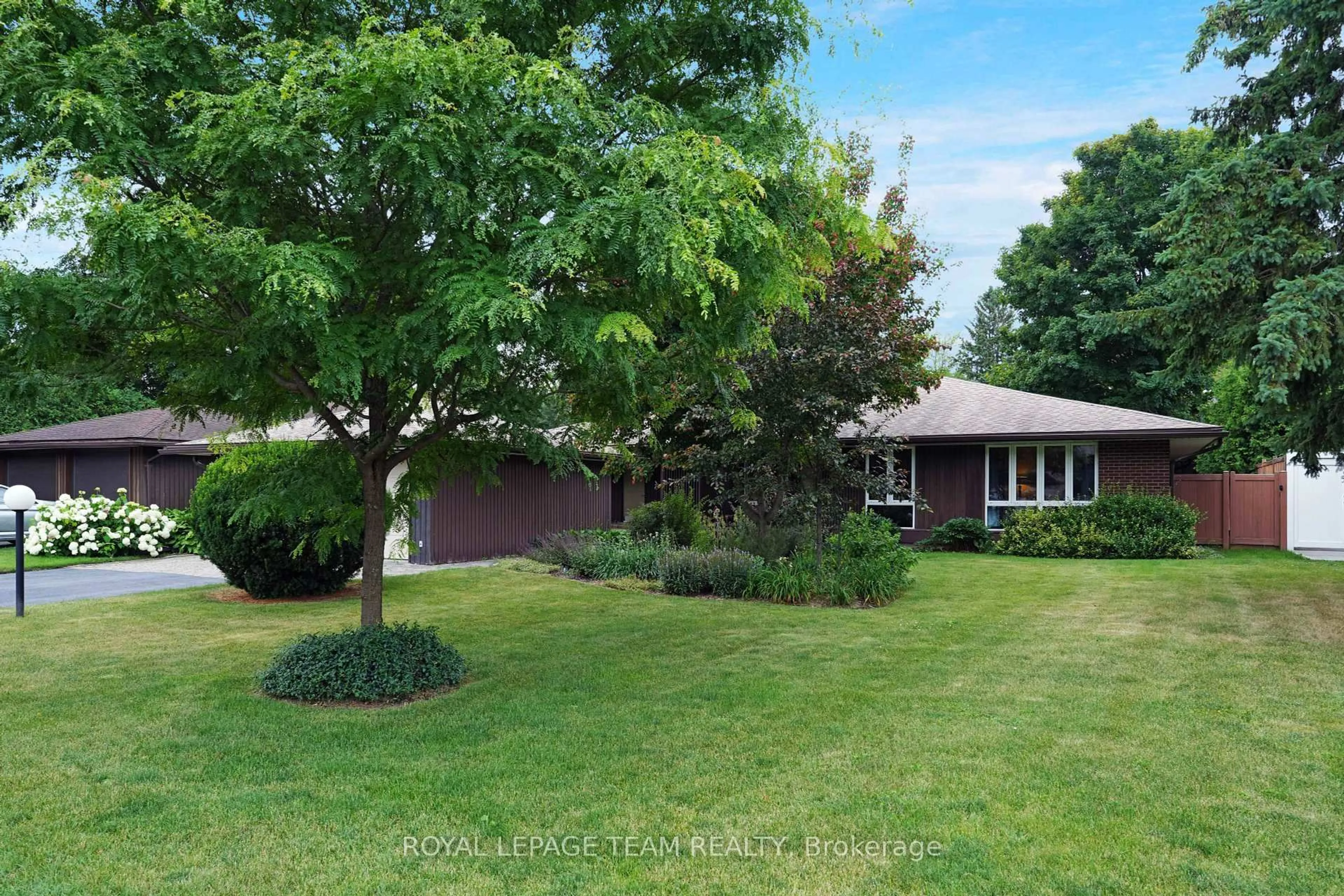 A pic from outside/outdoor area/front of a property/back of a property/a pic from drone, street for 54 THE PARKWAY, Ottawa Ontario K2K 1S9