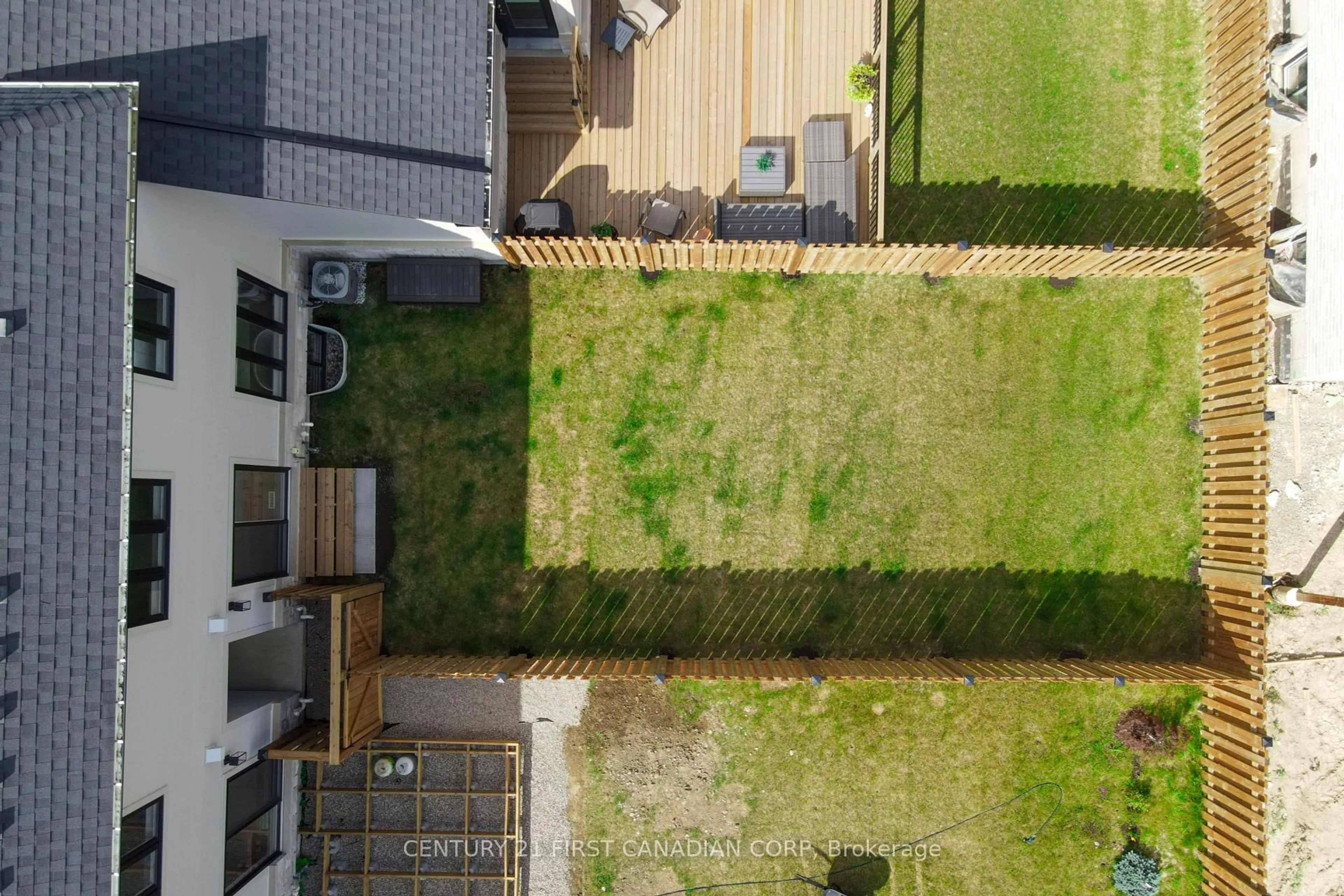 A pic from outside/outdoor area/front of a property/back of a property/a pic from drone, unknown for 6713 Hayward Dr, London South Ontario N6P 0H7