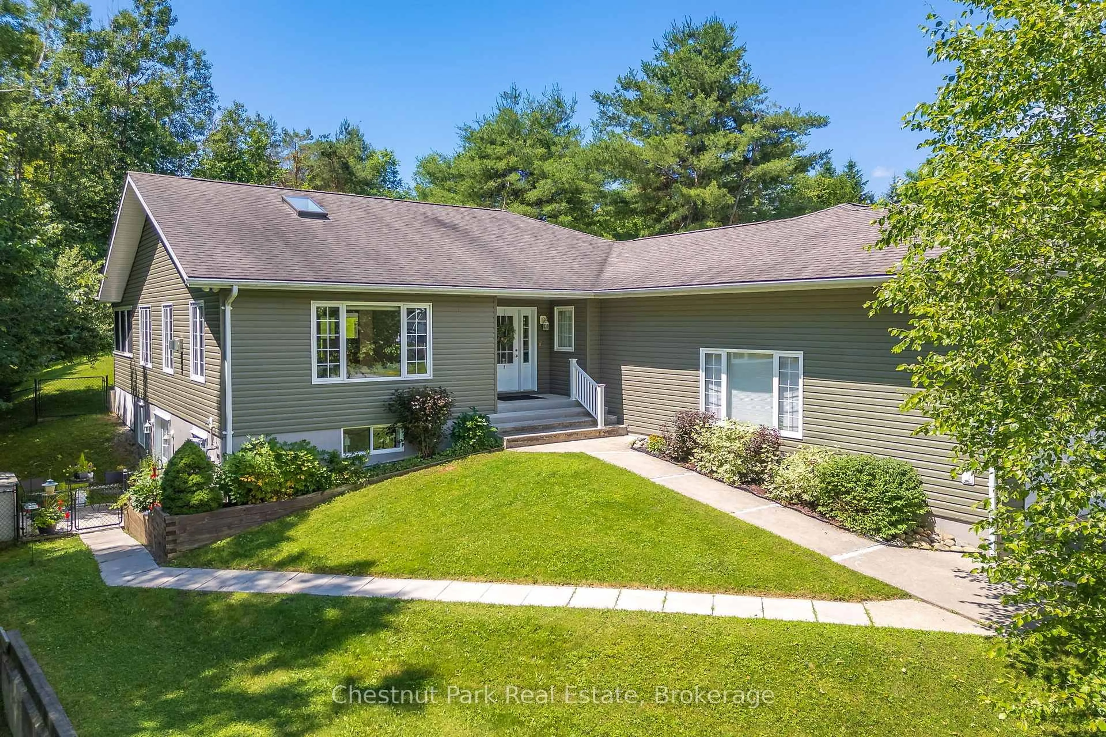 A pic from outside/outdoor area/front of a property/back of a property/a pic from drone, street for 71 Covered Bridge Tr, Bracebridge Ontario P1L 1Y2