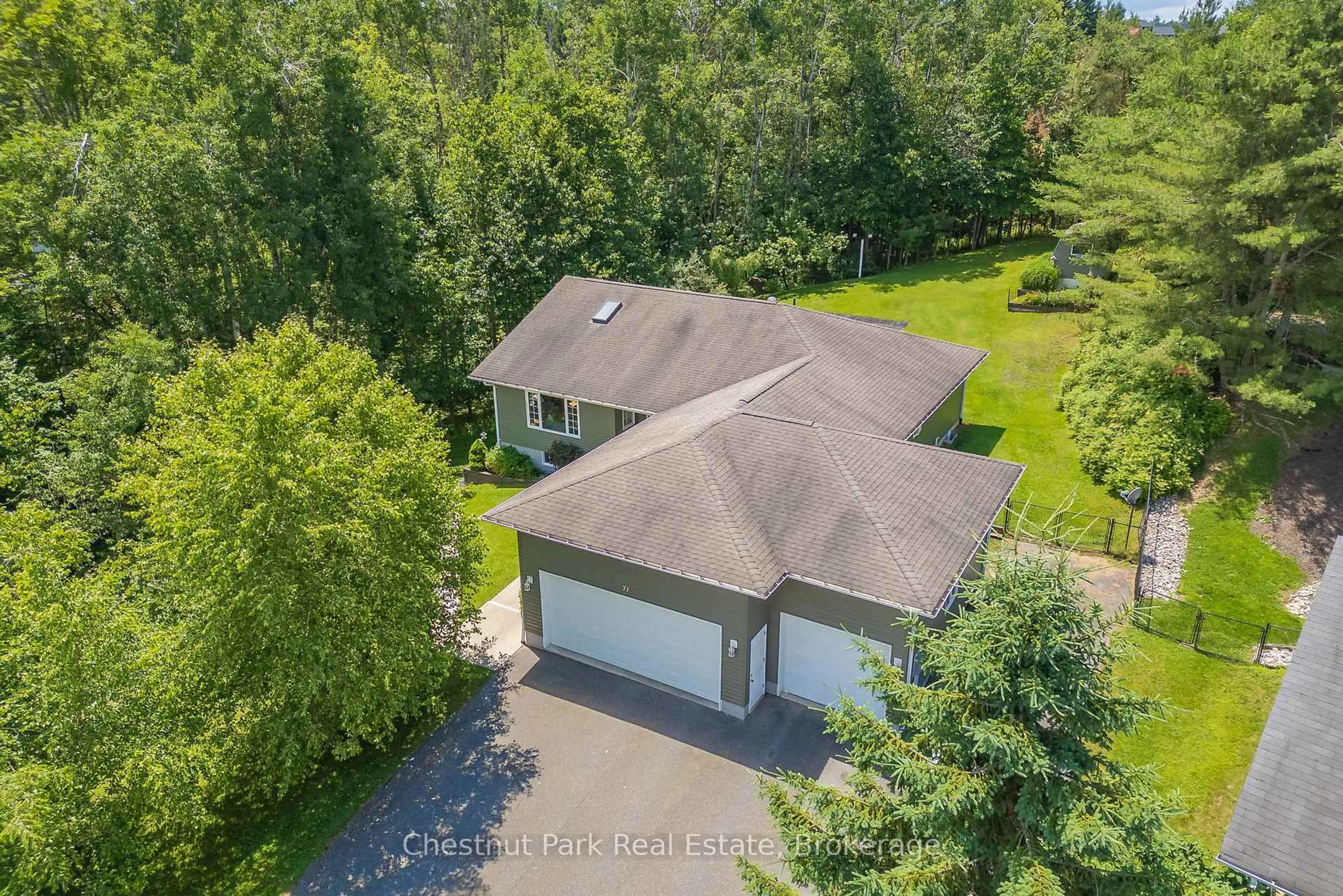 A pic from outside/outdoor area/front of a property/back of a property/a pic from drone, water/lake/river/ocean view for 71 Covered Bridge Tr, Bracebridge Ontario P1L 1Y2