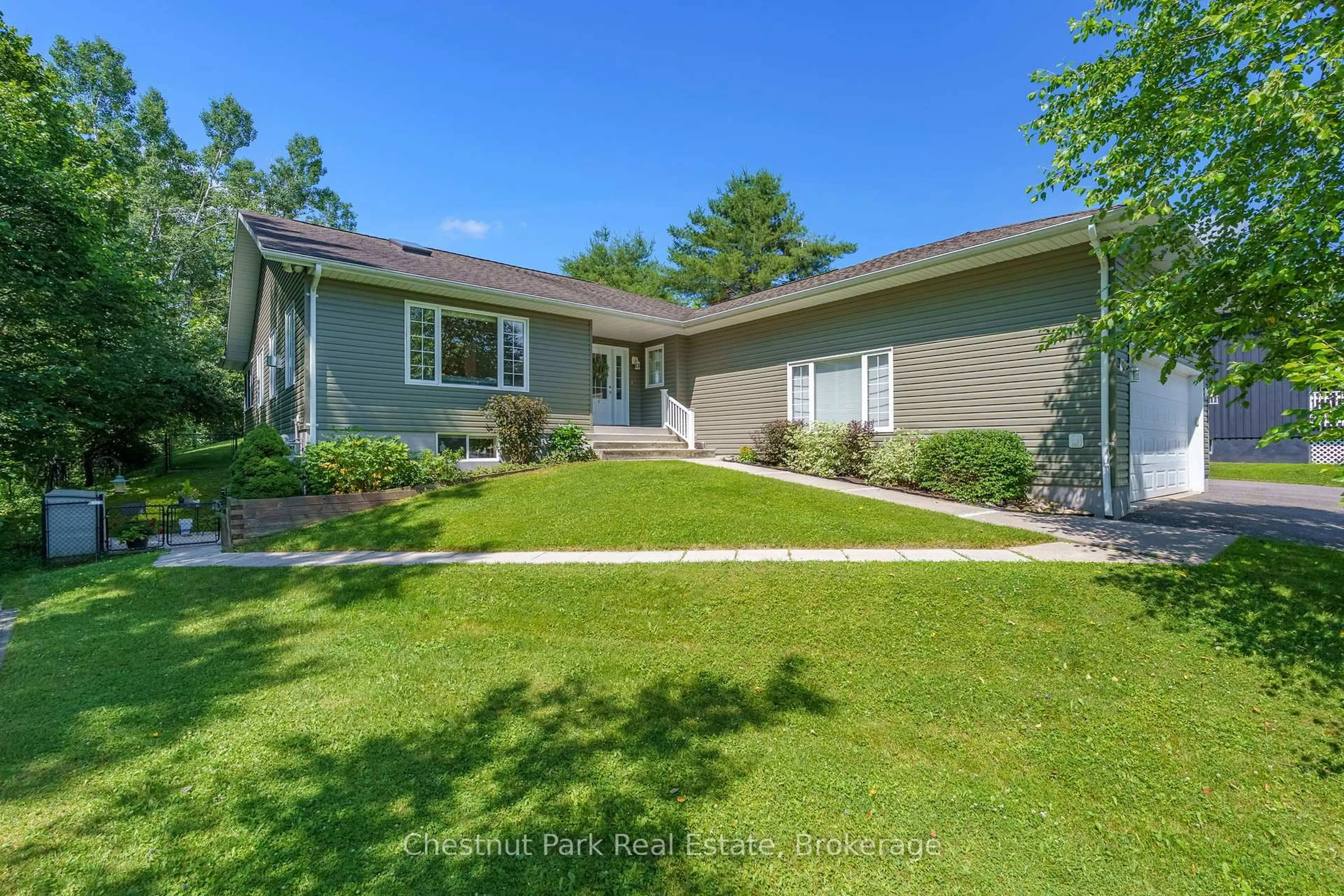 A pic from outside/outdoor area/front of a property/back of a property/a pic from drone, street for 71 Covered Bridge Tr, Bracebridge Ontario P1L 1Y2