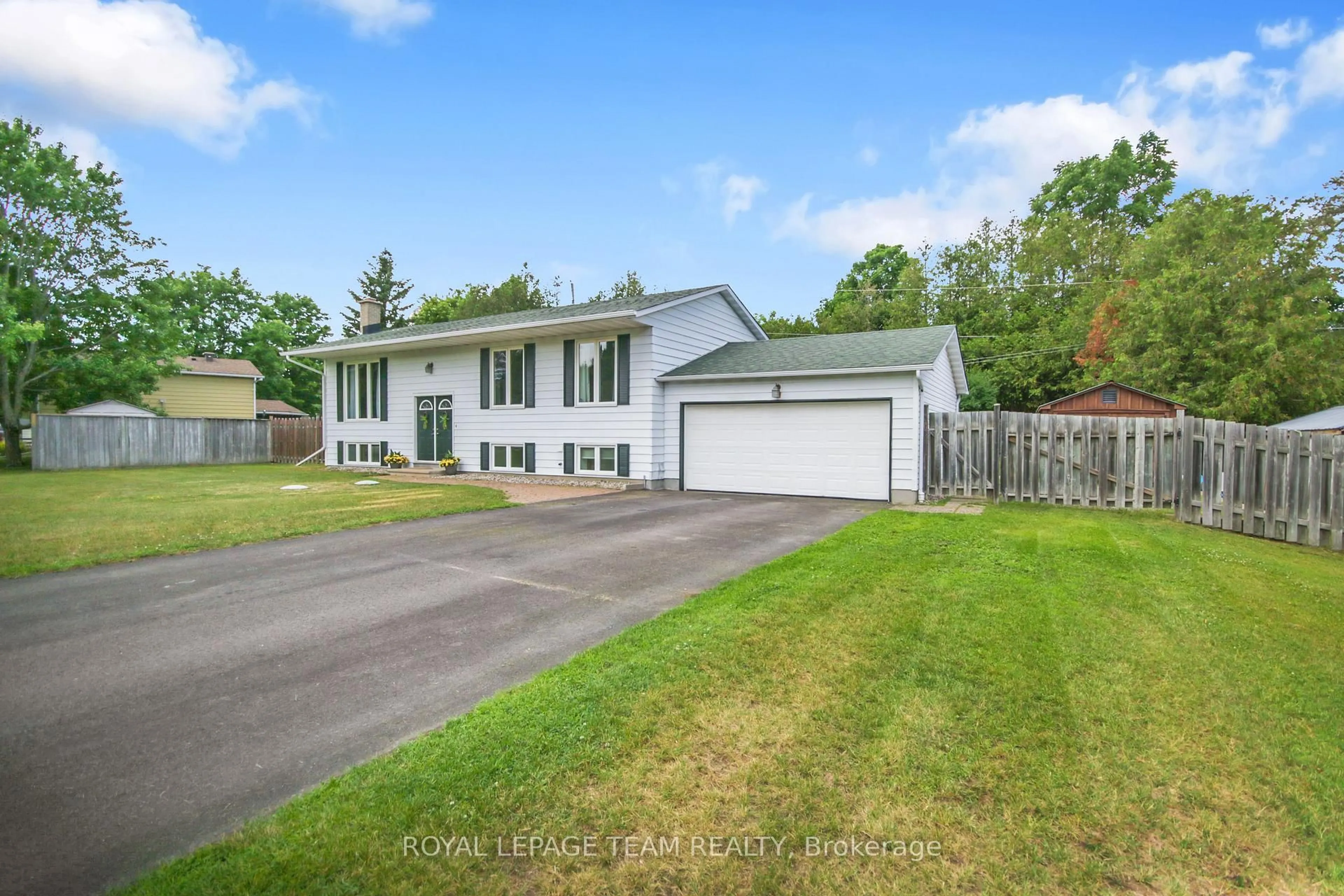 A pic from outside/outdoor area/front of a property/back of a property/a pic from drone, street for 1553 Commodore Dr, Kars Ontario K0A 2E0