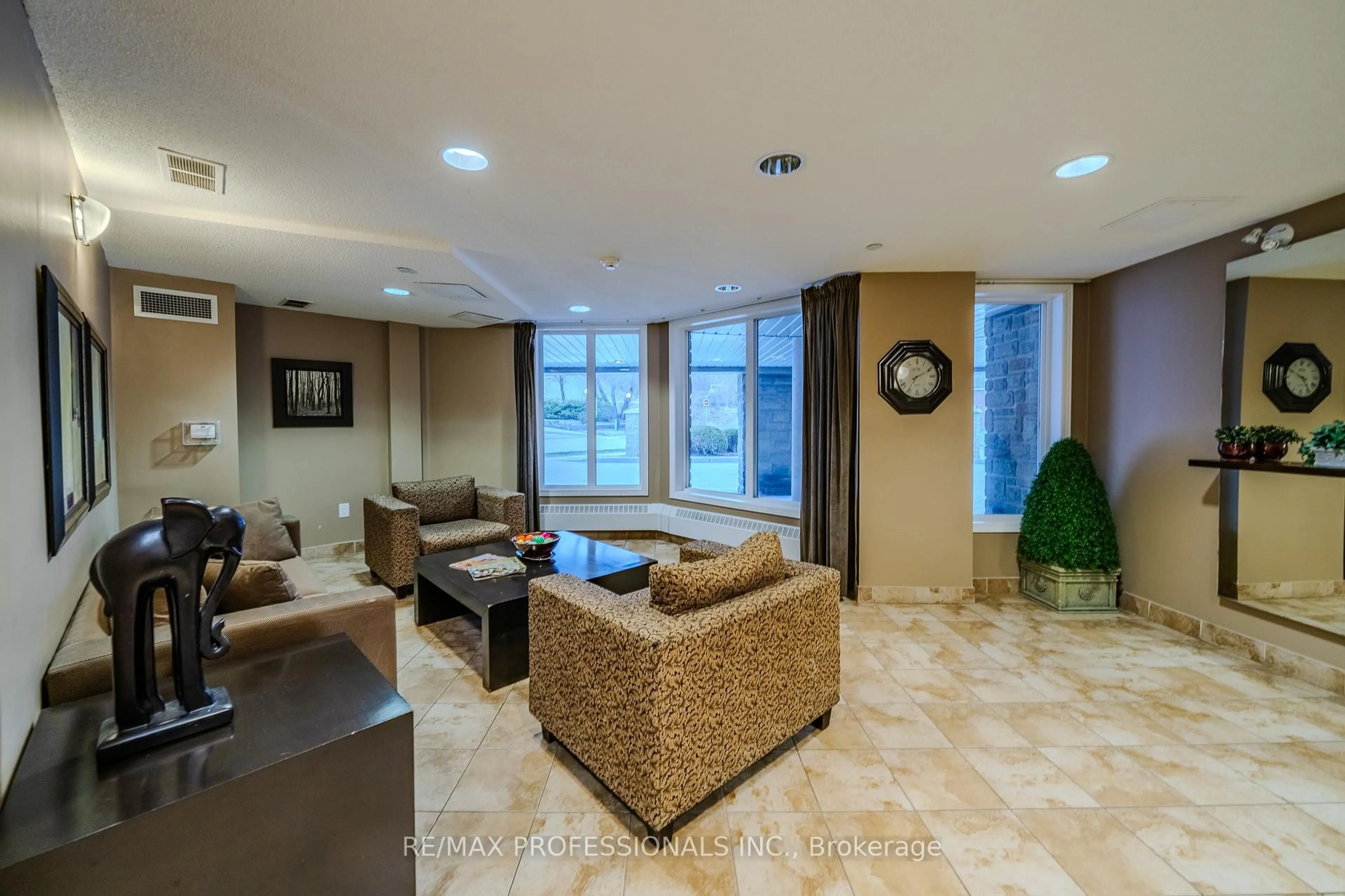Unknown for 8 Harris St #422, Cambridge Ontario N1R 8R1