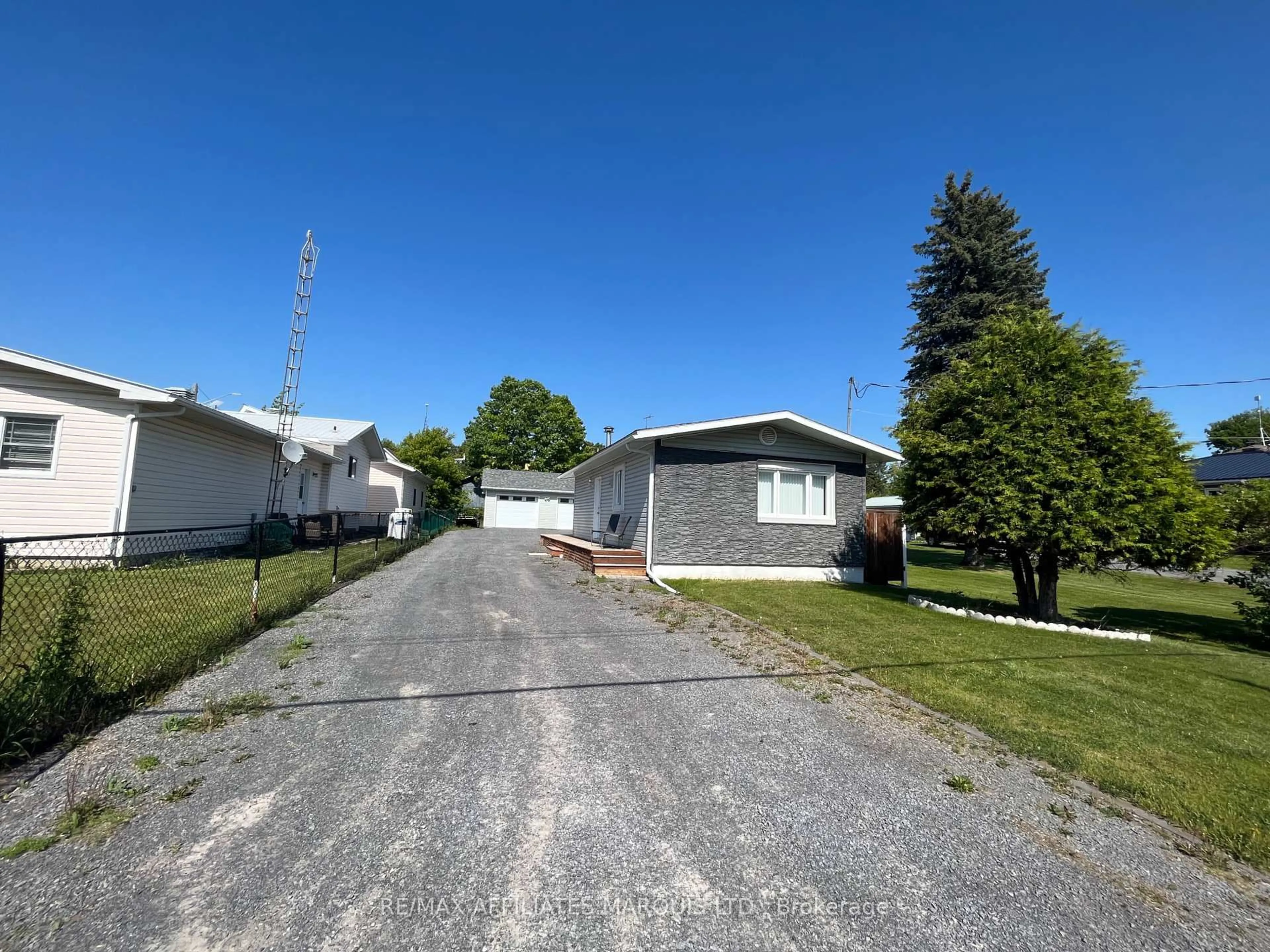 Unknown for 25 Church St, North Stormont Ontario K0C 1W0