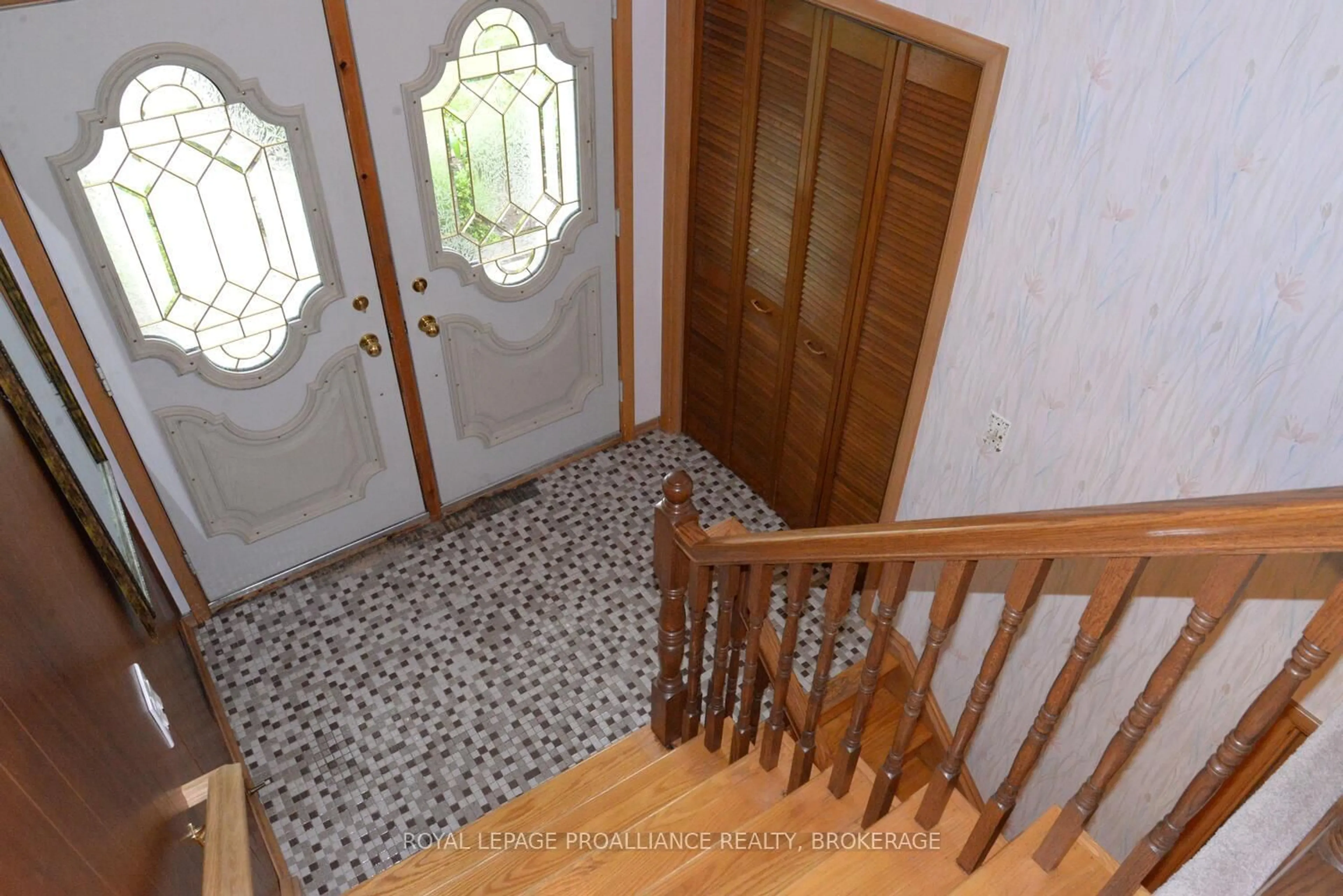 Indoor foyer for 6 Michael Grass Cres, Kingston Ontario K7M 2W3