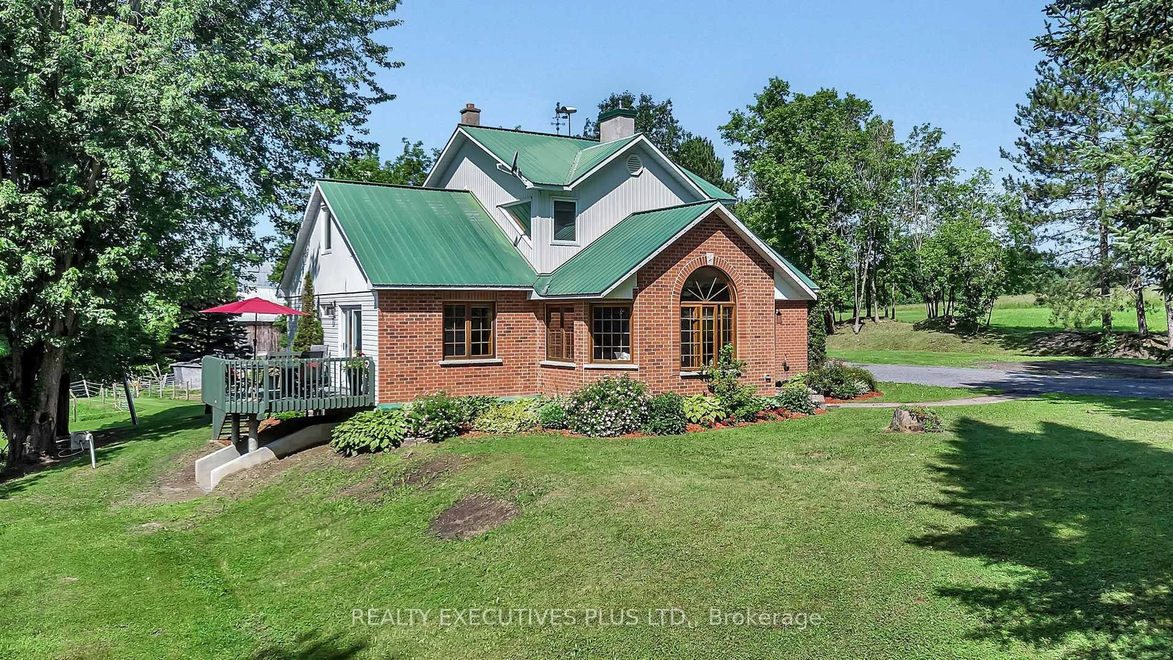 A pic from outside/outdoor area/front of a property/back of a property/a pic from drone, unknown for 1150 Brazeau Rd, Clarence-Rockland Ontario K0A 1N0