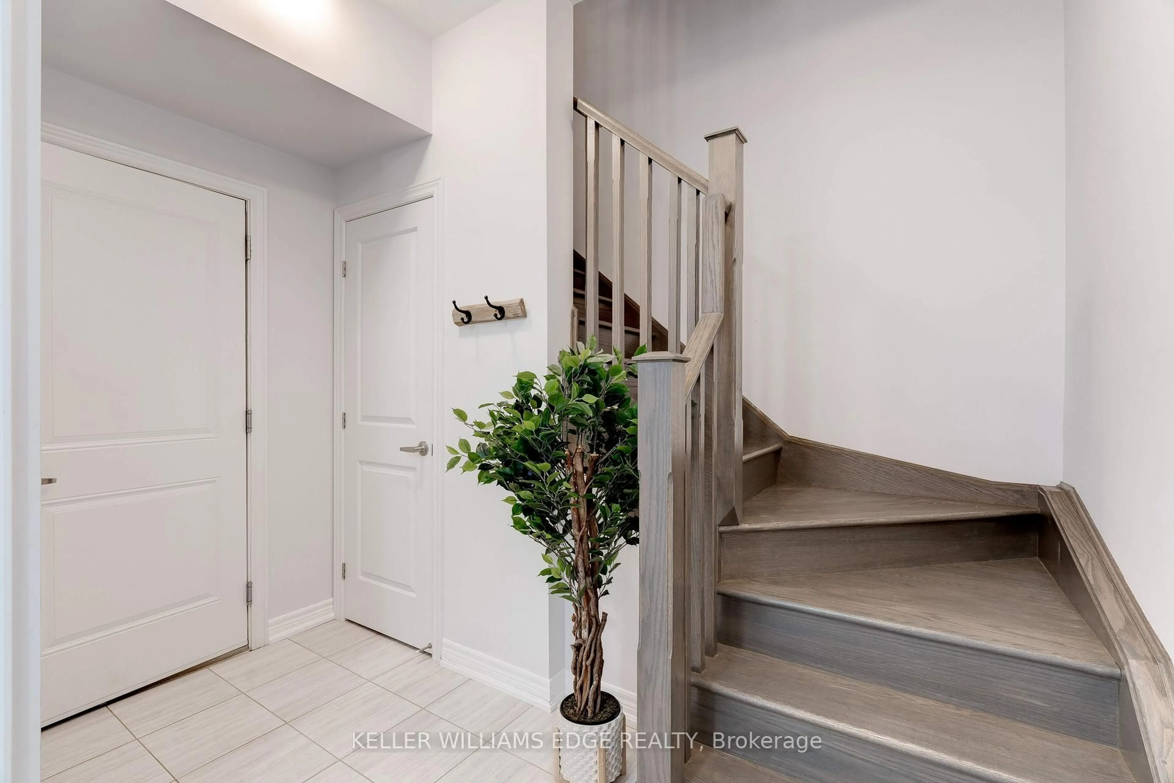 Unknown for 17 Ridgeside Lane, Hamilton Ontario L8B 1W5