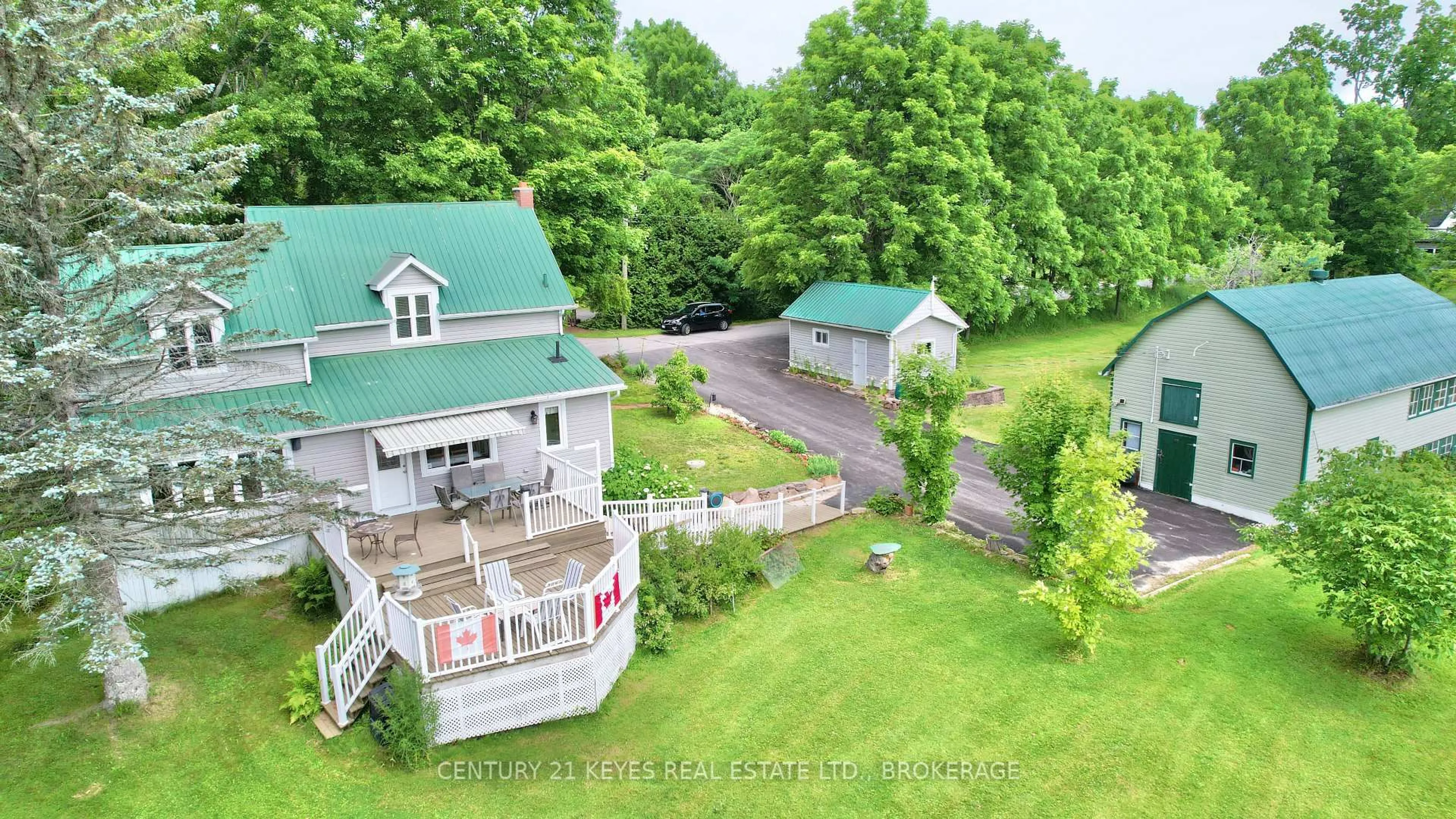 A pic from outside/outdoor area/front of a property/back of a property/a pic from drone, unknown for 19 Old River Rd, Leeds and the Thousand Islands Ontario K0E 1R0