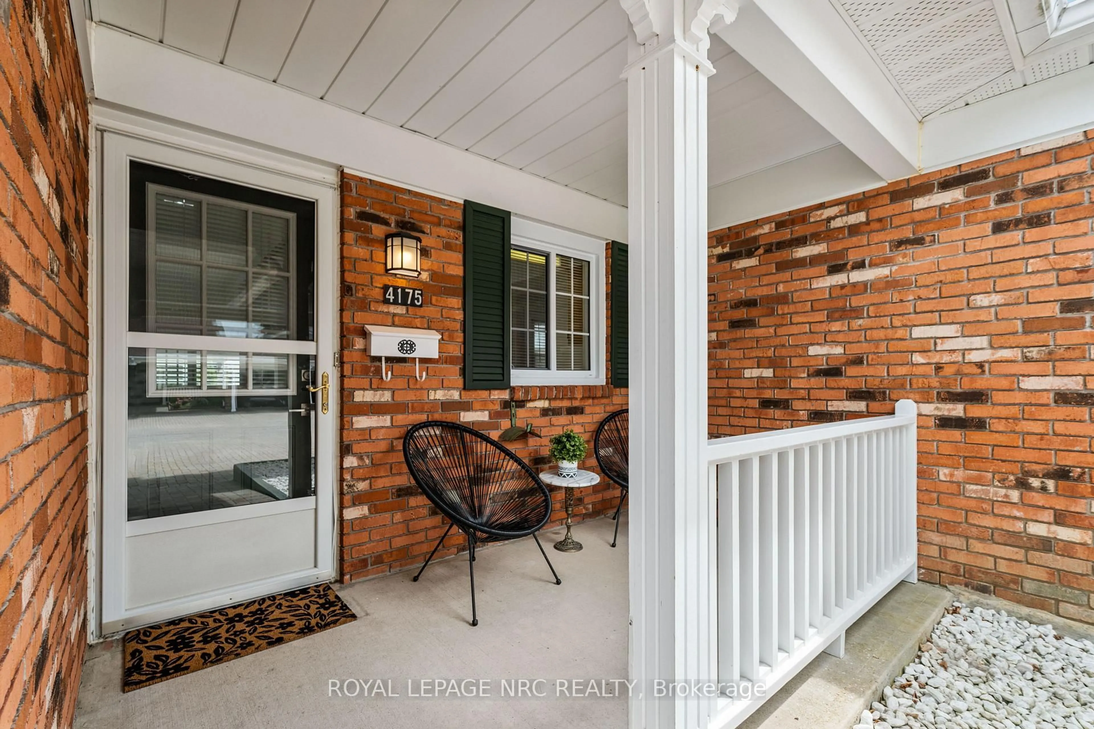 Patio, street for 4175 Strawberry Crt #10, Lincoln Ontario L0R 2C0