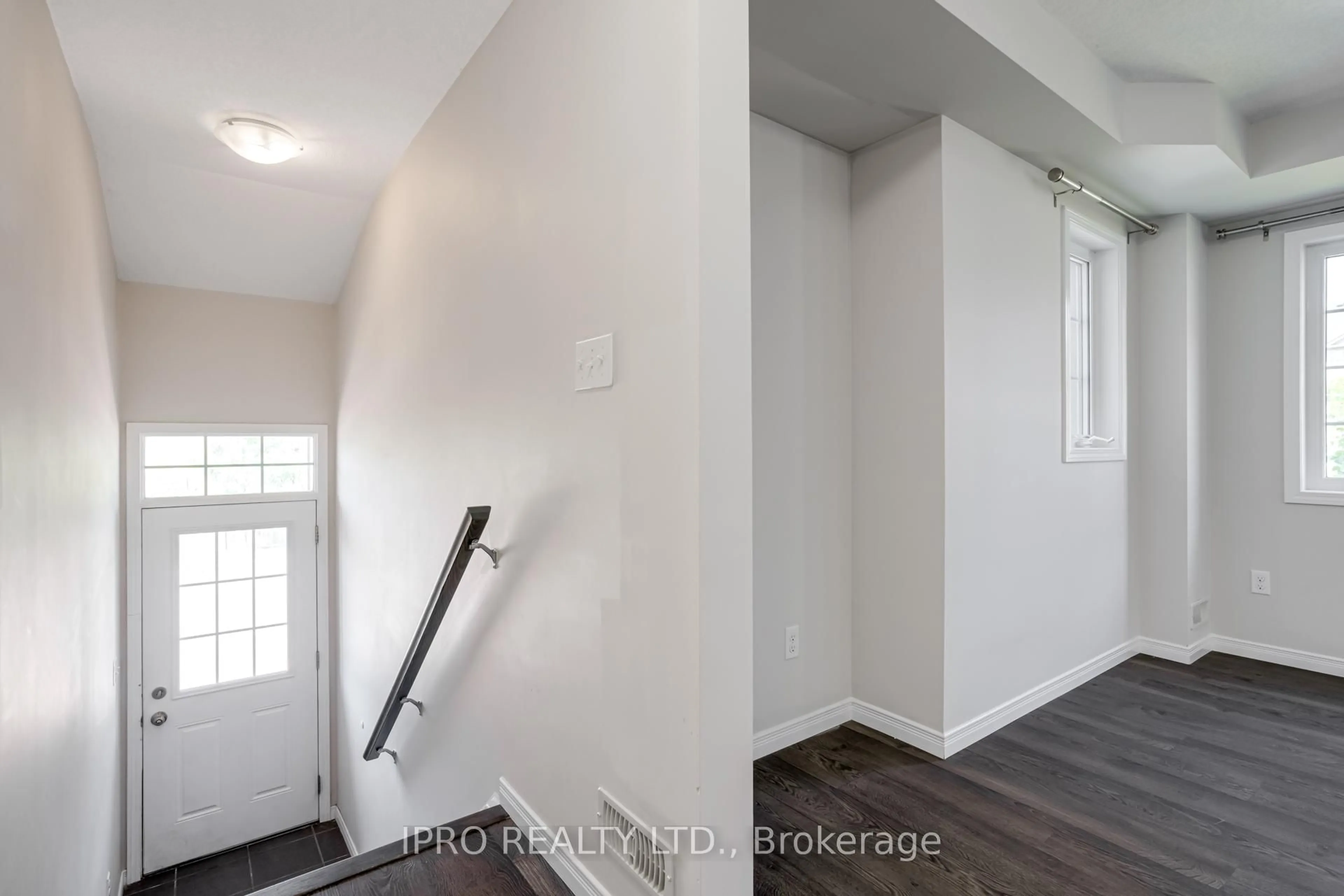 Indoor entryway for 388 Old Huron Rd #16B, Kitchener Ontario N2R 0J5