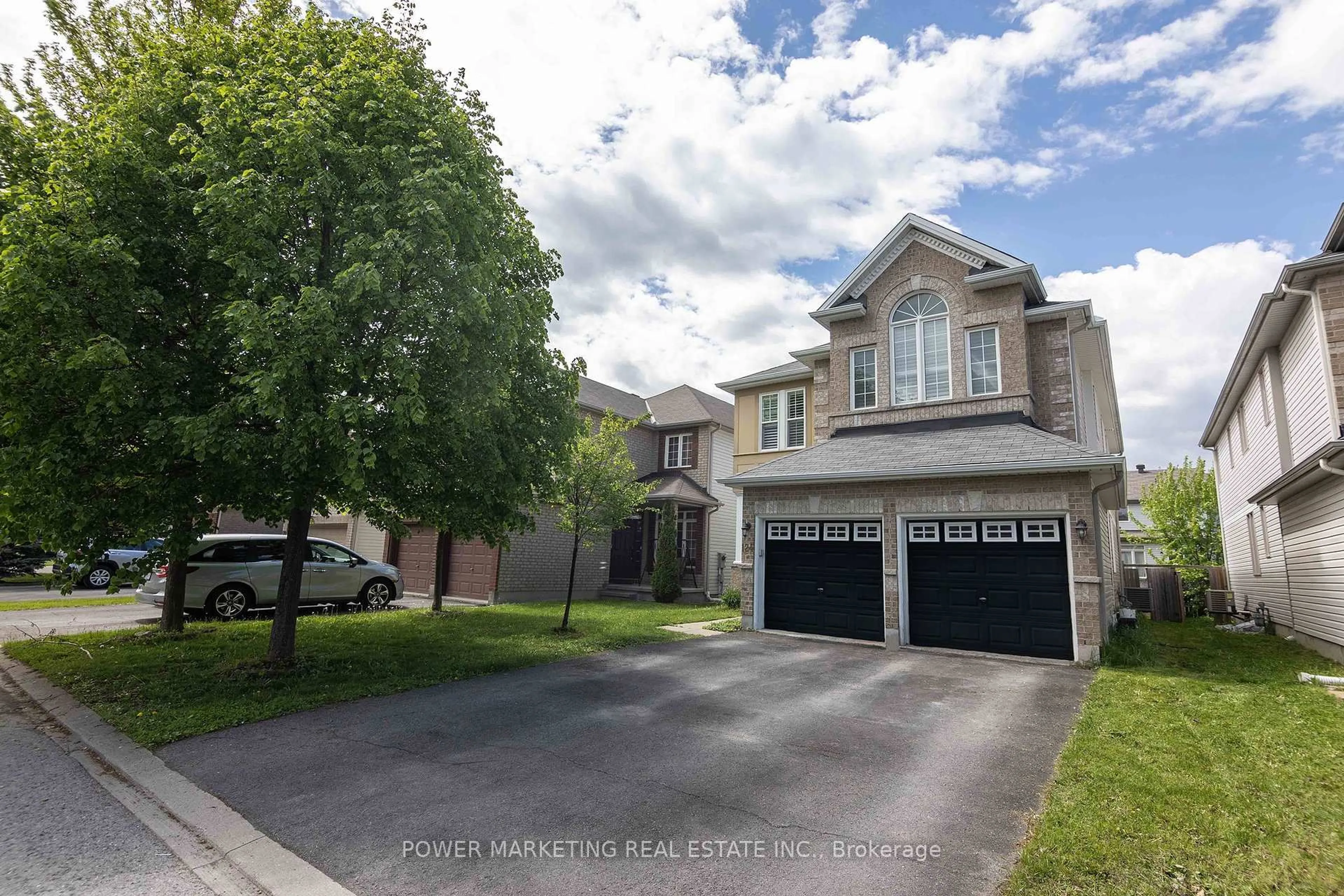 A pic from outside/outdoor area/front of a property/back of a property/a pic from drone, street for 124 Strathcarron Cres, Ottawa Ontario K2K 0C7