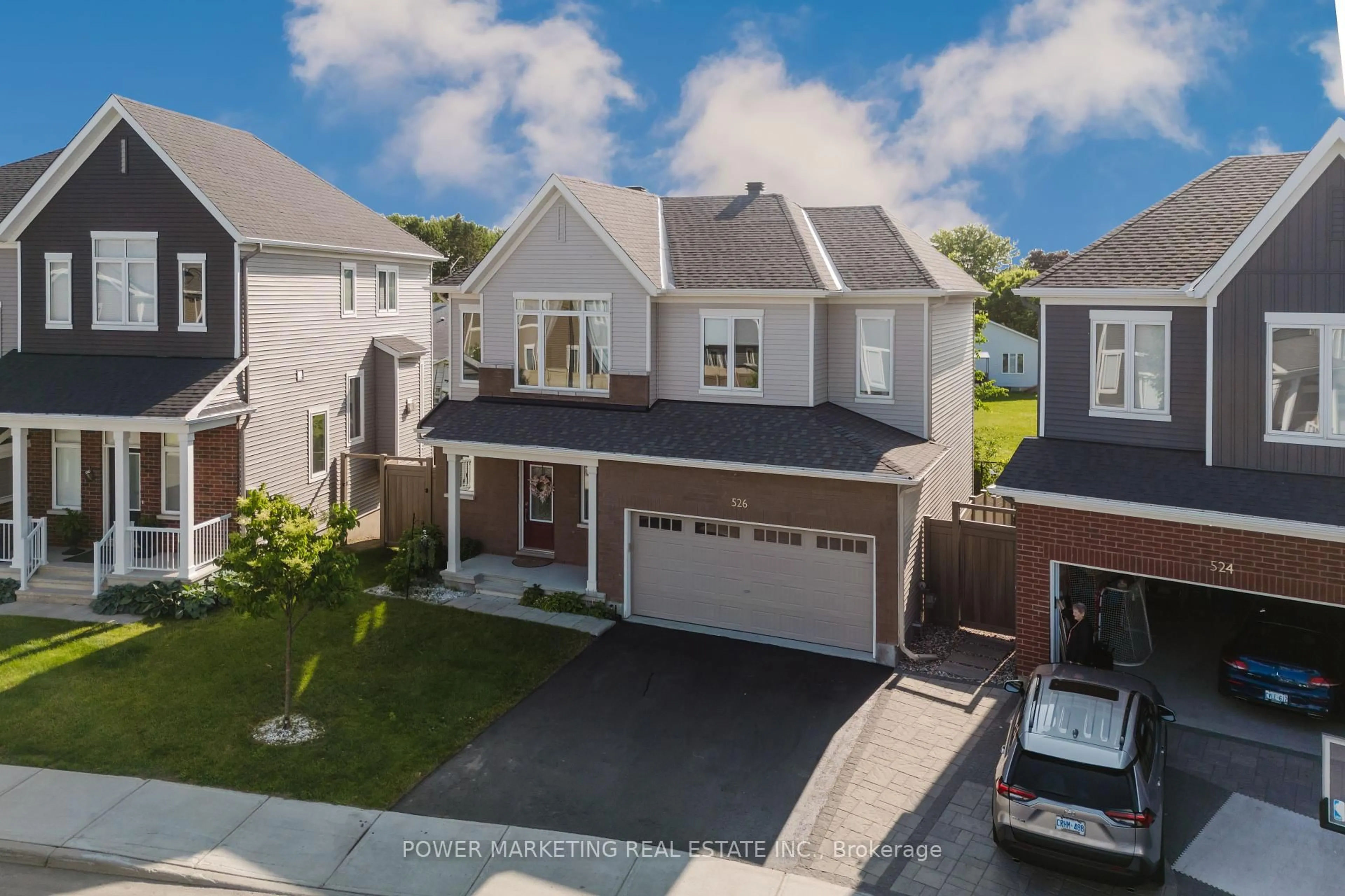 A pic from outside/outdoor area/front of a property/back of a property/a pic from drone, street for 526 Ponthieu Circ, Ottawa Ontario K1W 0N4
