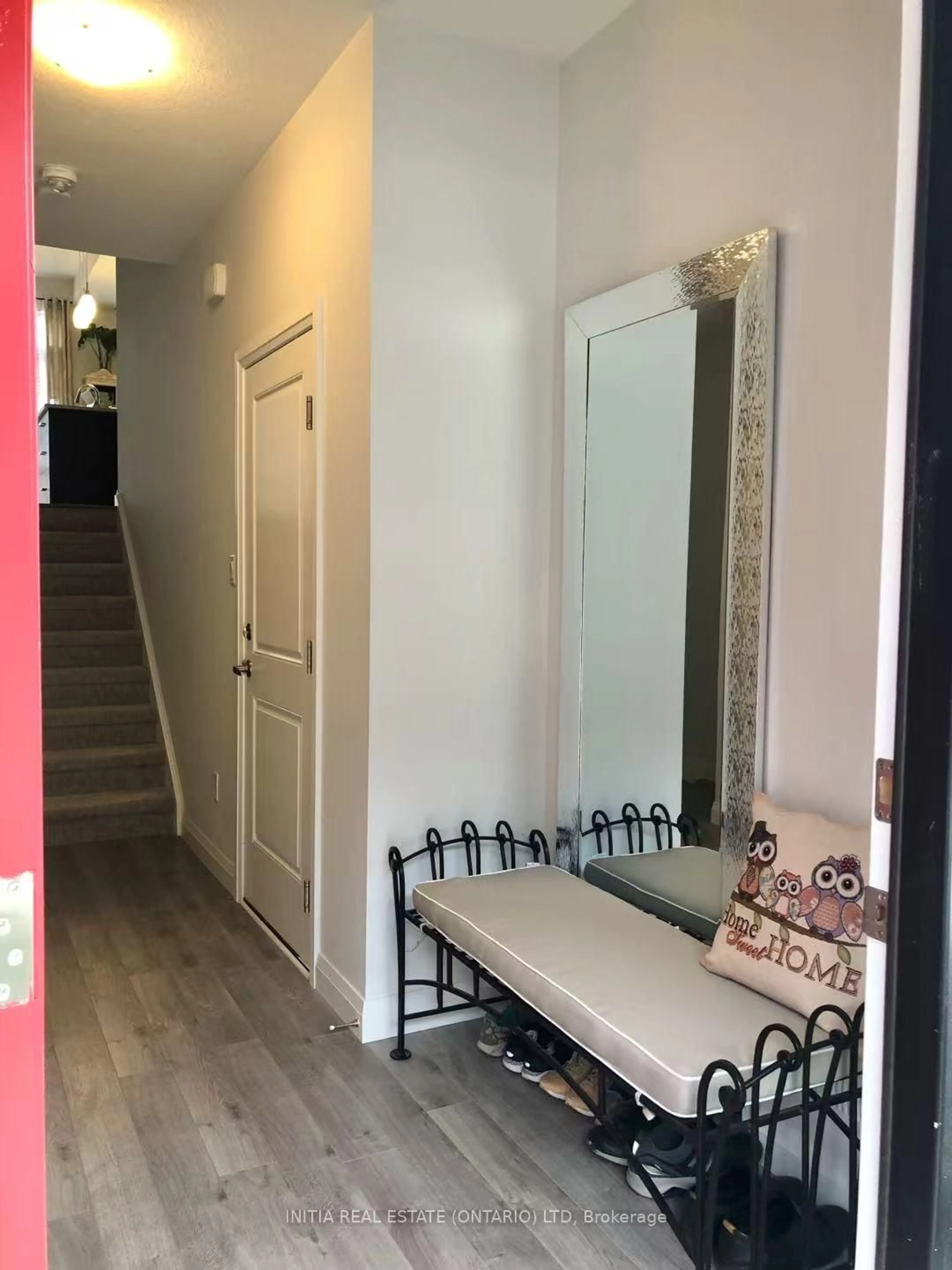 Indoor entryway for 819 Kleinburg Dr #8, London North Ontario N5X 0N6