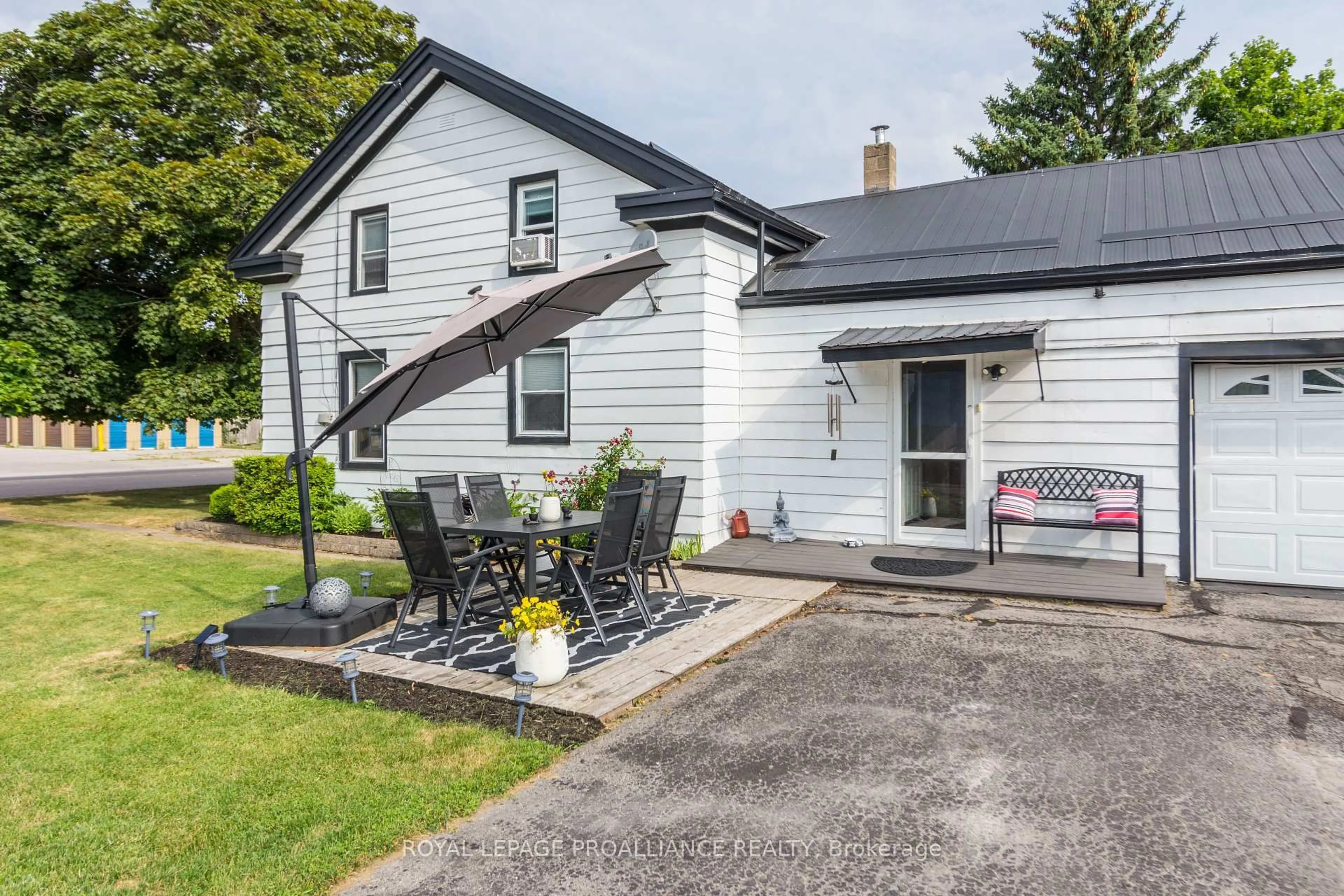 A pic from outside/outdoor area/front of a property/back of a property/a pic from drone, street for 113 South Trent St, Hastings Ontario K0K 2C0