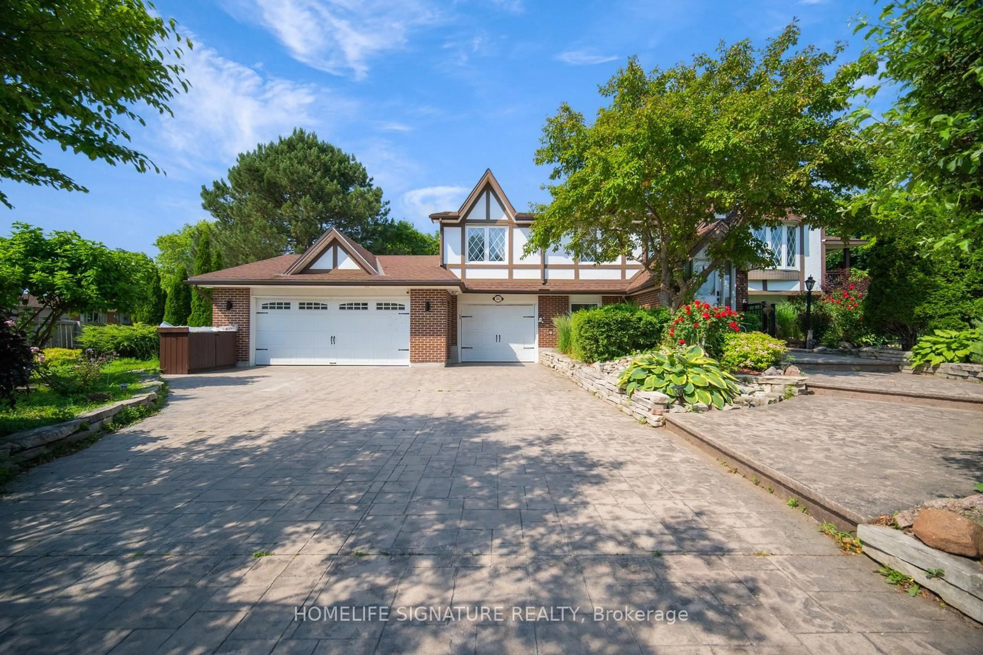 A pic from outside/outdoor area/front of a property/back of a property/a pic from drone, street for 264 Seldon St, Zorra Ontario N0M 2M0