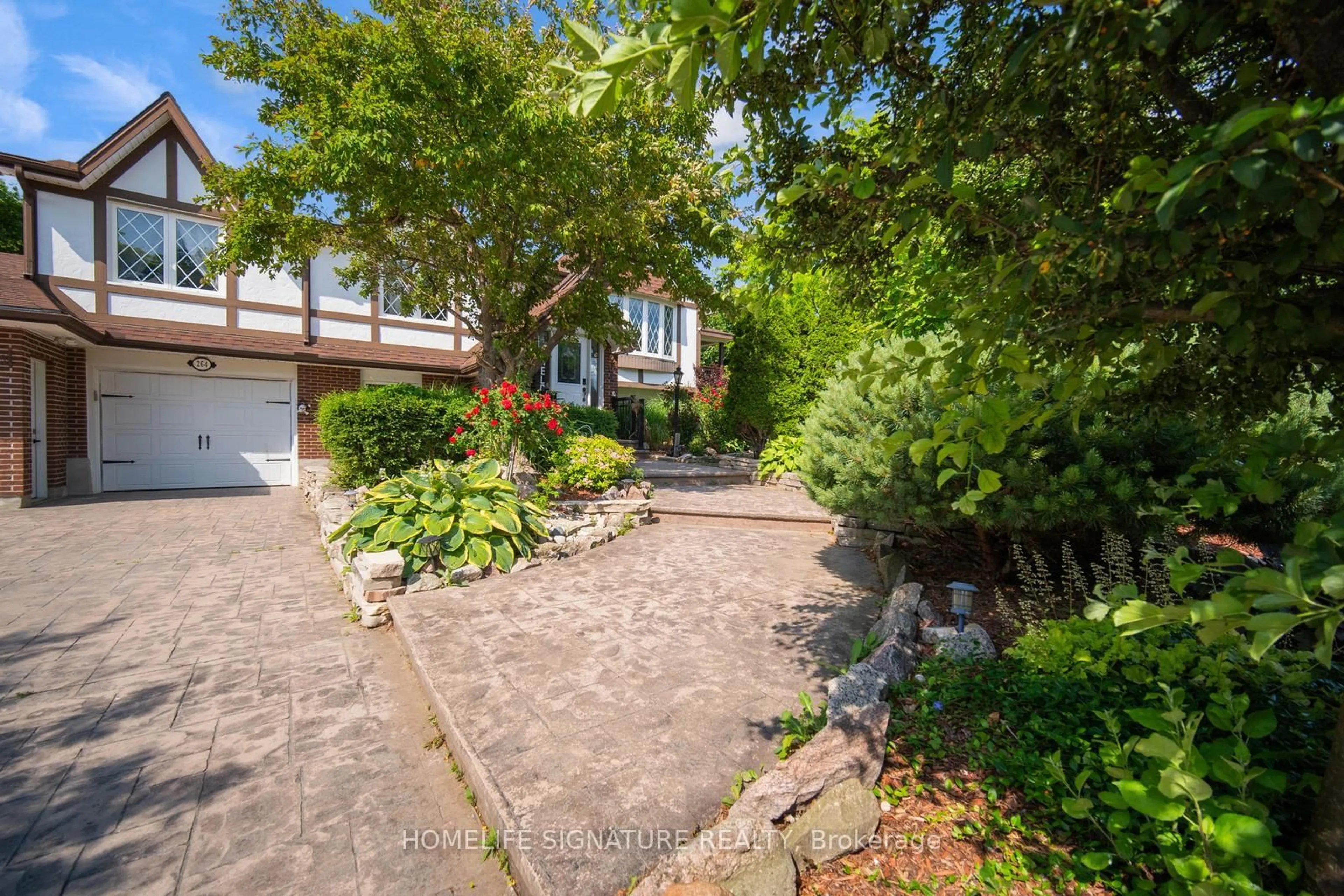 A pic from outside/outdoor area/front of a property/back of a property/a pic from drone, street for 264 Seldon St, Zorra Ontario N0M 2M0