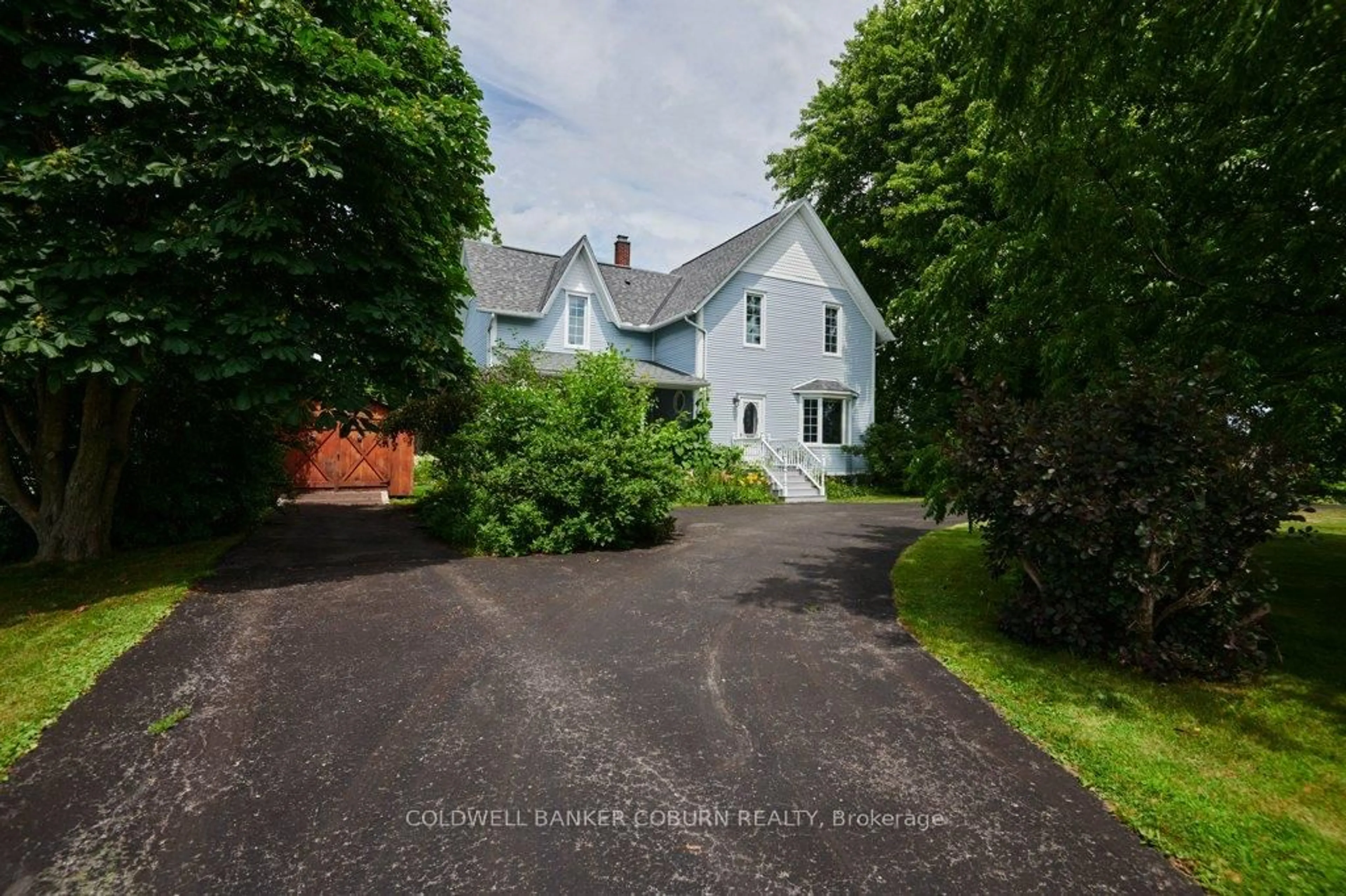 A pic from outside/outdoor area/front of a property/back of a property/a pic from drone, street for 11719 Lakeshore Dr, South Dundas Ontario K0C 1X0