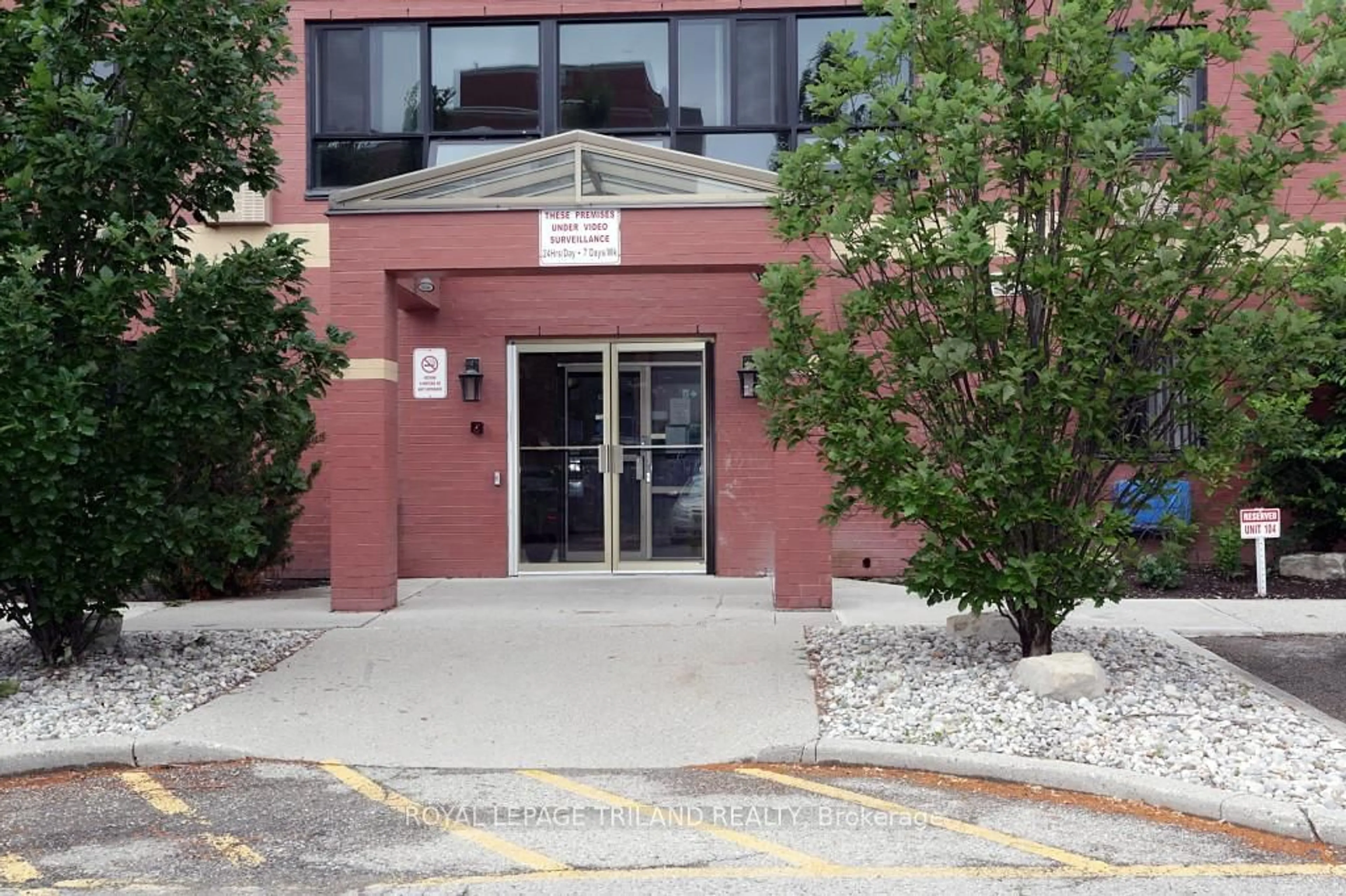 Indoor foyer for 95 Baseline Rd #309, London South Ontario N6J 4X3