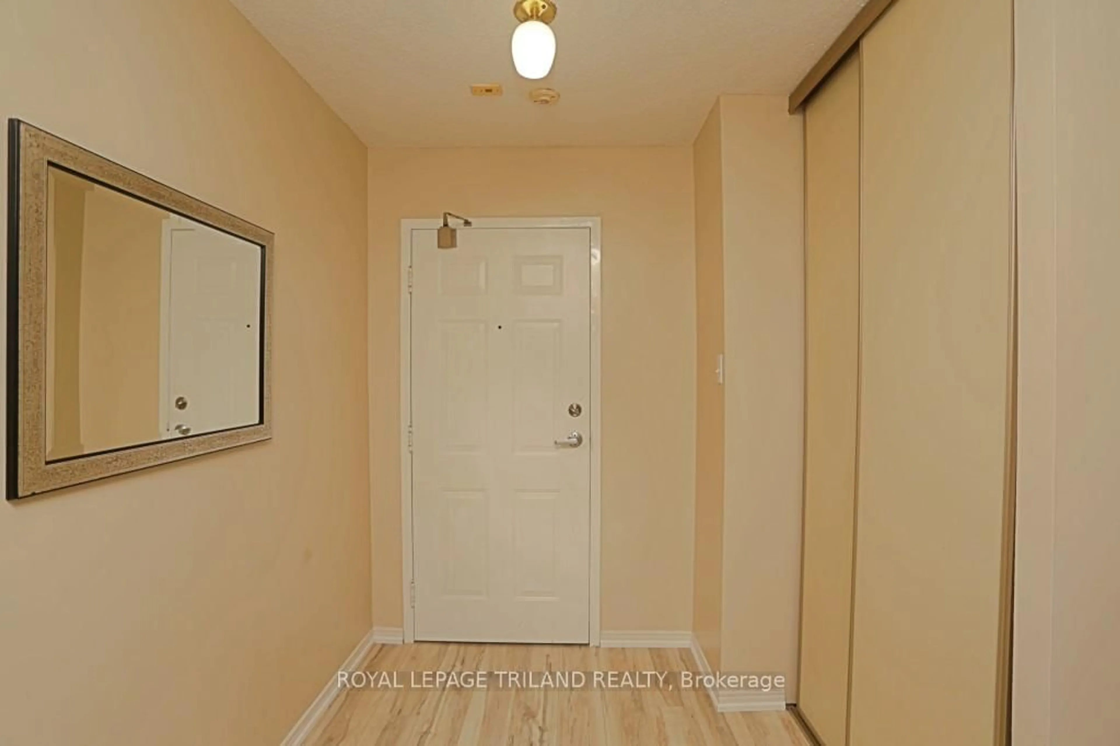Indoor entryway for 95 Baseline Rd #309, London South Ontario N6J 4X3