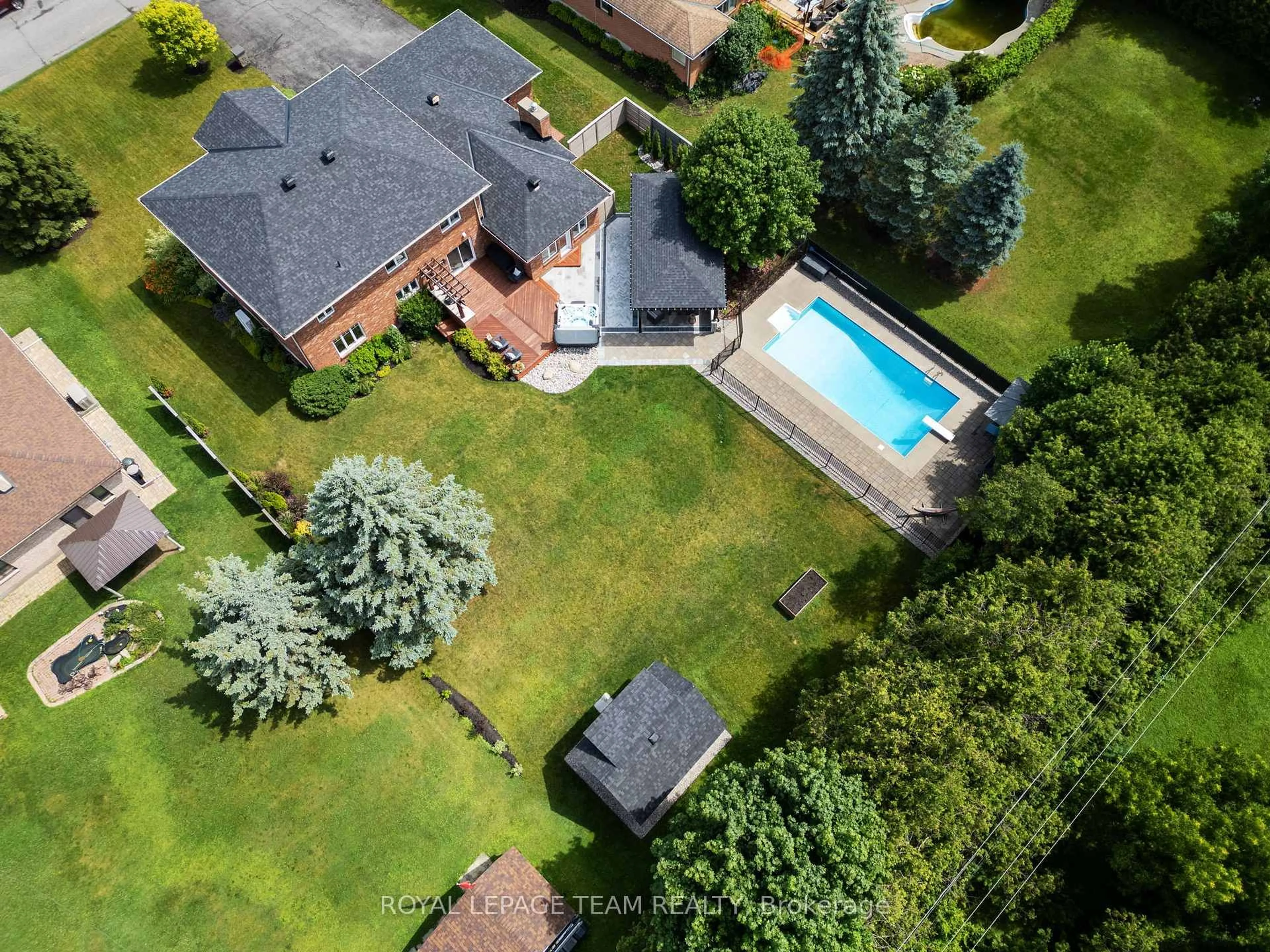 A pic from outside/outdoor area/front of a property/back of a property/a pic from drone, unknown for 1108 Lena Ave, Manotick Ontario K4M 1G2