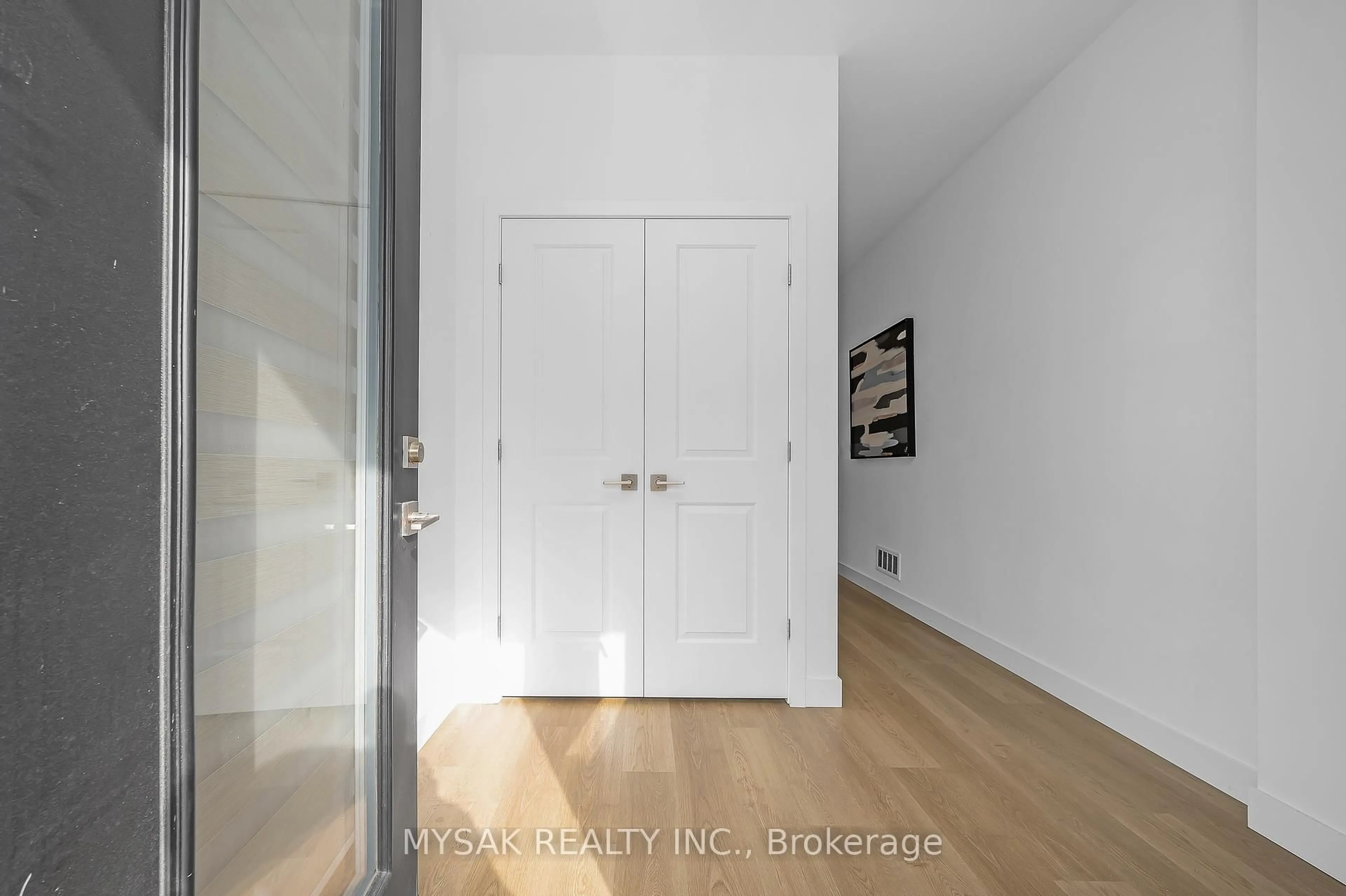 Indoor entryway for 166 Mount Albion Rd #13, Hamilton Ontario L8K 5S8