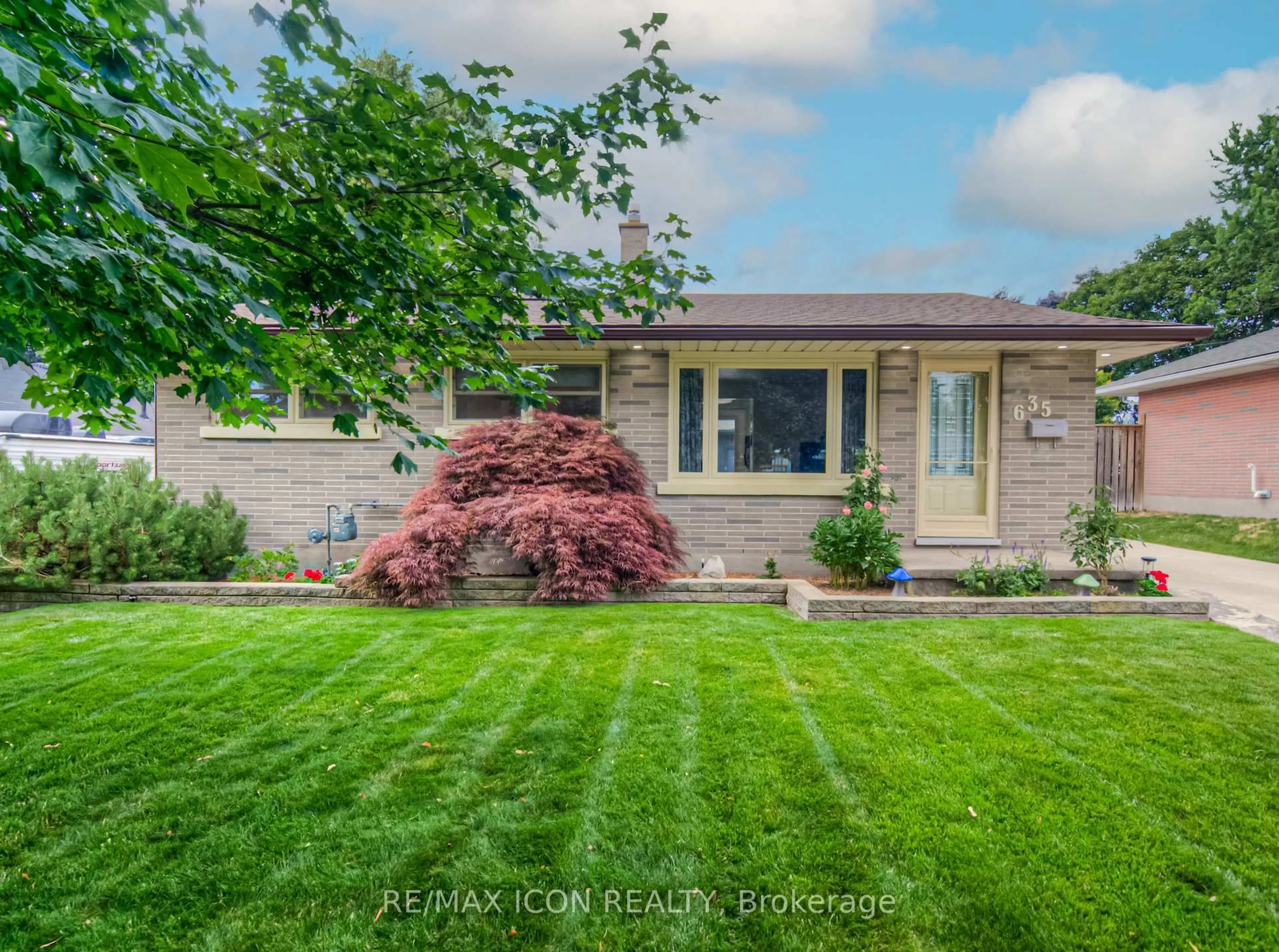 Unknown for 635 Pine St, Cambridge Ontario N3H 2S7