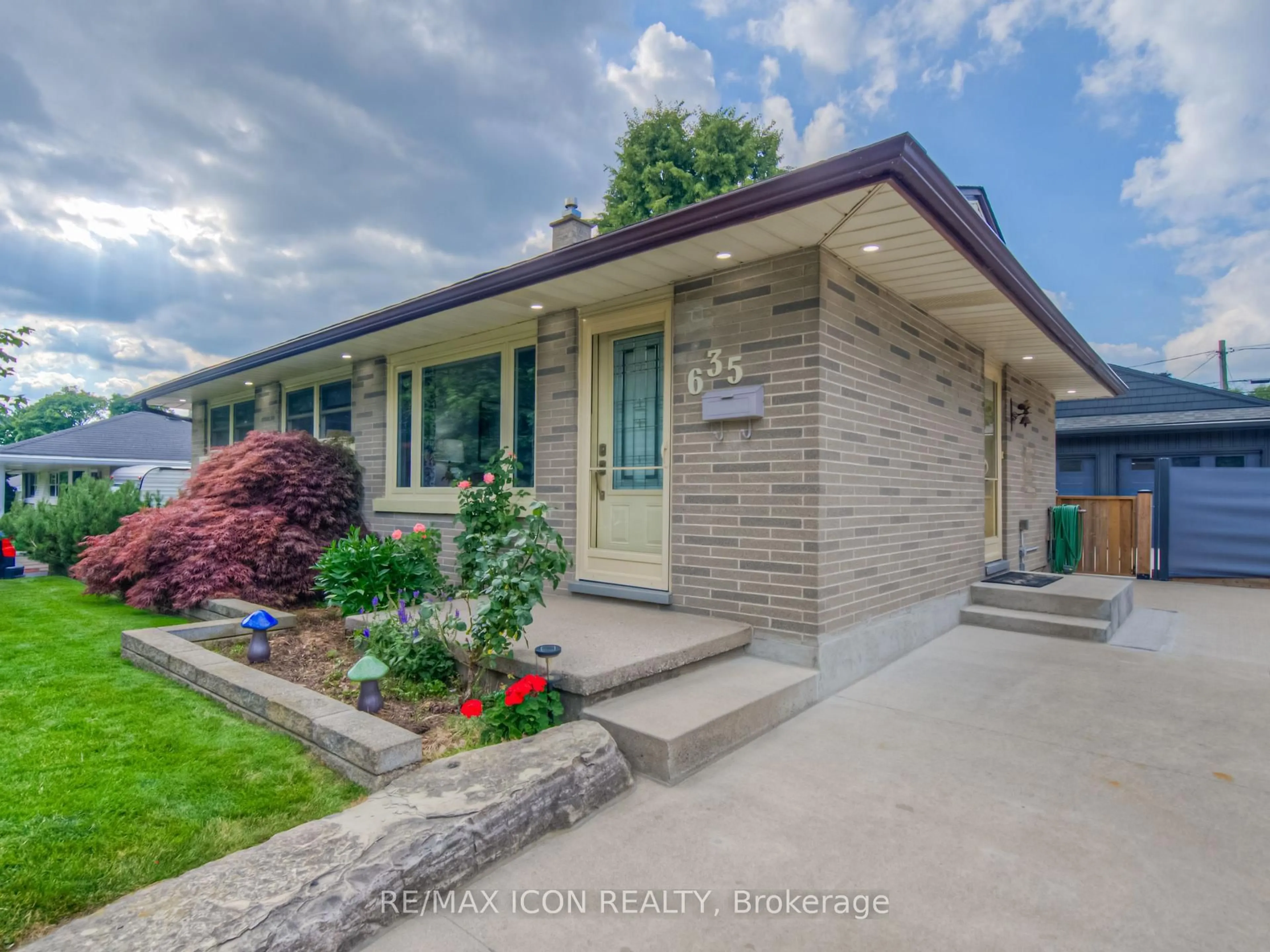 Home with brick exterior material, street for 635 Pine St, Cambridge Ontario N3H 2S7