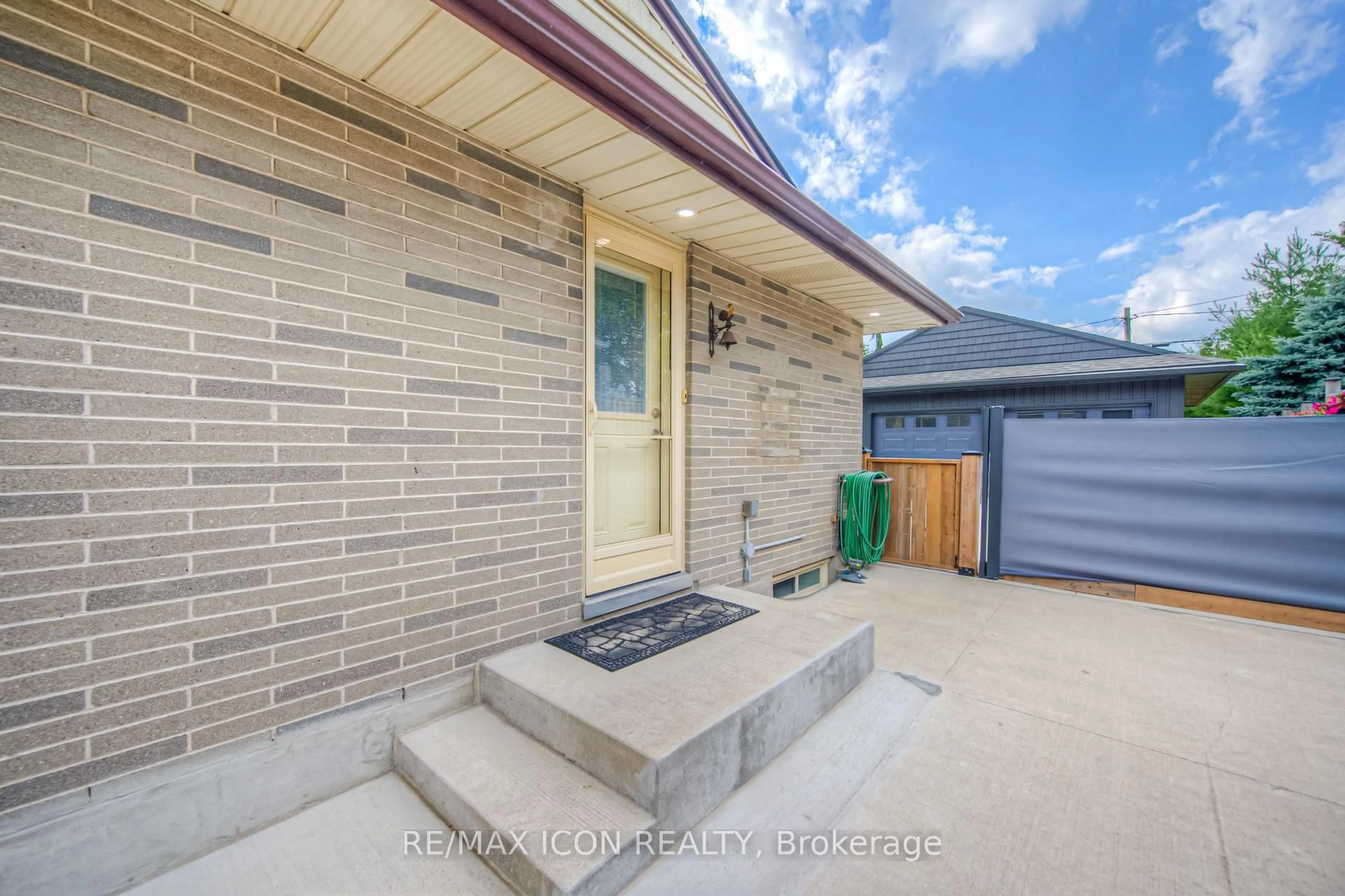 Home with brick exterior material, street for 635 Pine St, Cambridge Ontario N3H 2S7