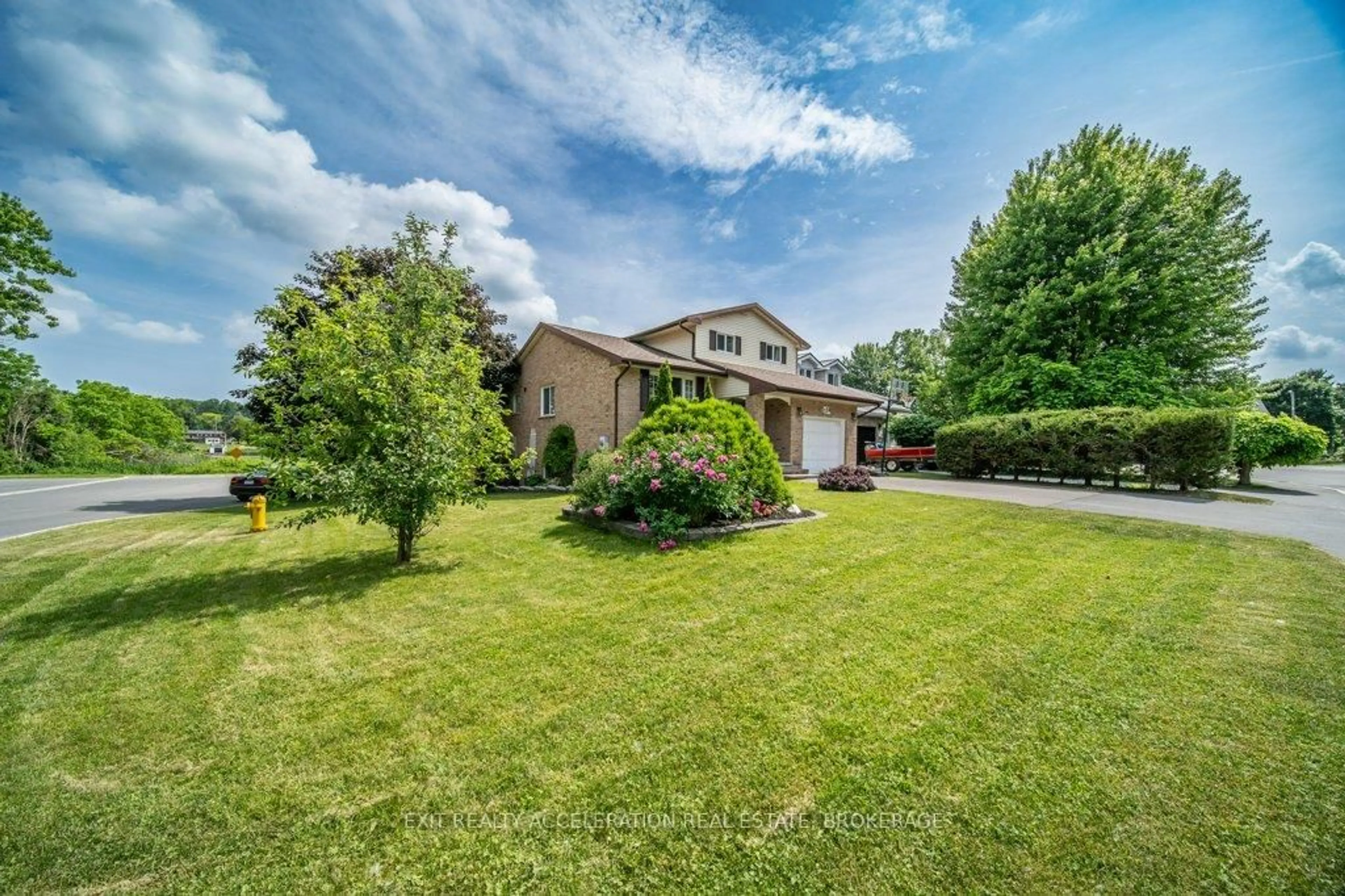A pic from outside/outdoor area/front of a property/back of a property/a pic from drone, unknown for 134 Shoreline Cres, Greater Napanee Ontario K7R 3W2