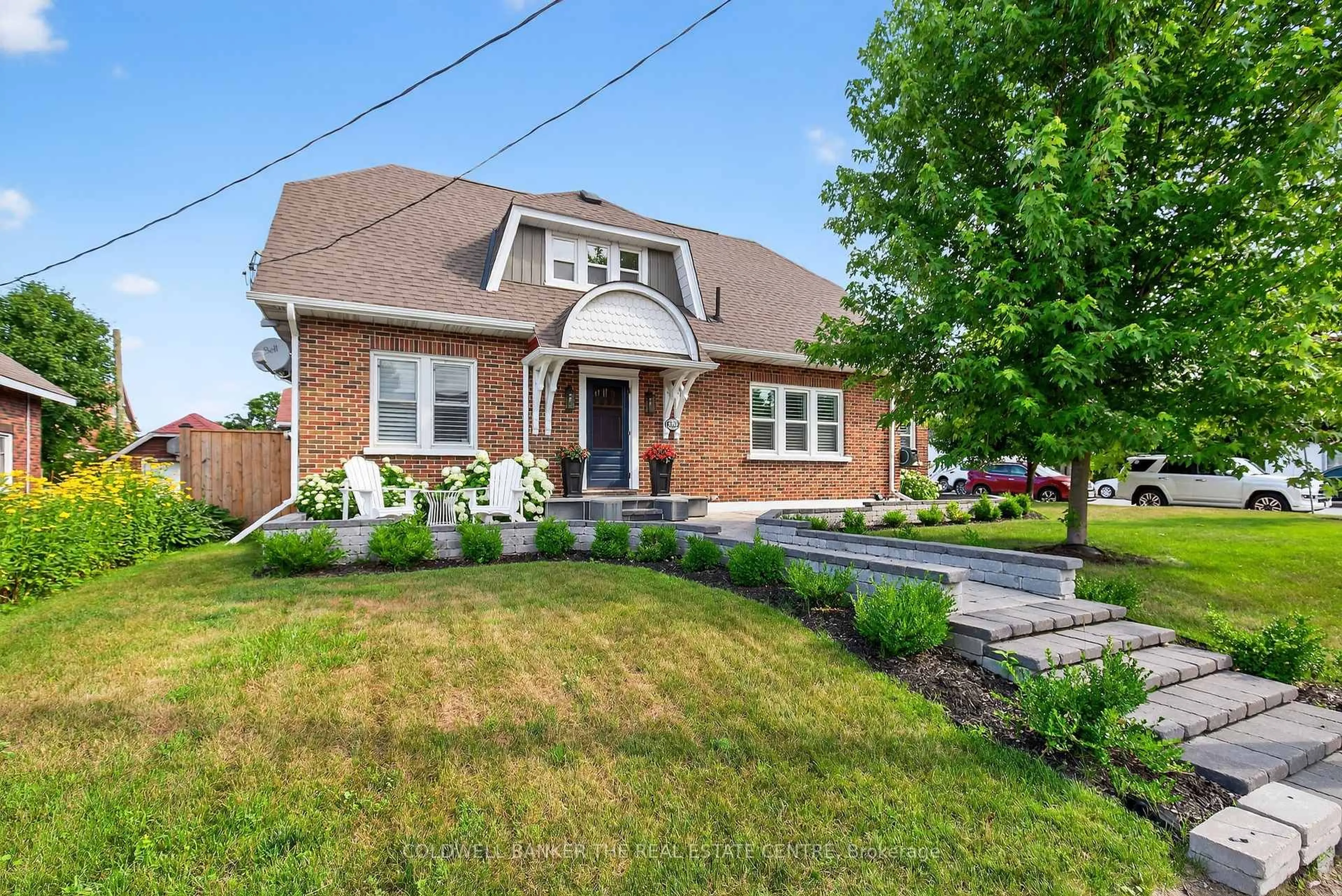 Home with brick exterior material, street for 190 Royal St, Gravenhurst Ontario P1P 1H5