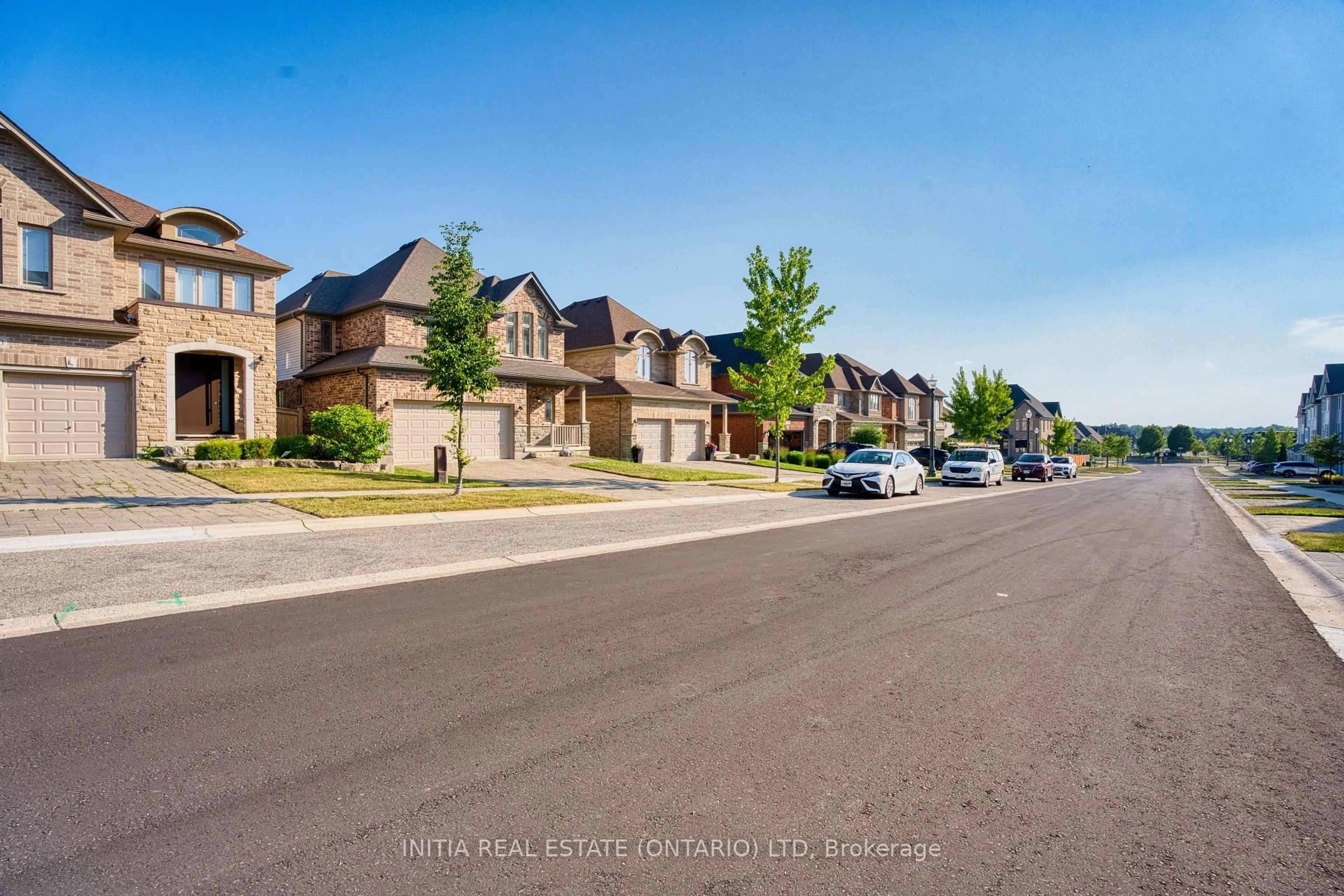 A pic from outside/outdoor area/front of a property/back of a property/a pic from drone, street for 2362 Callingham Dr, London North Ontario N6G 0P4