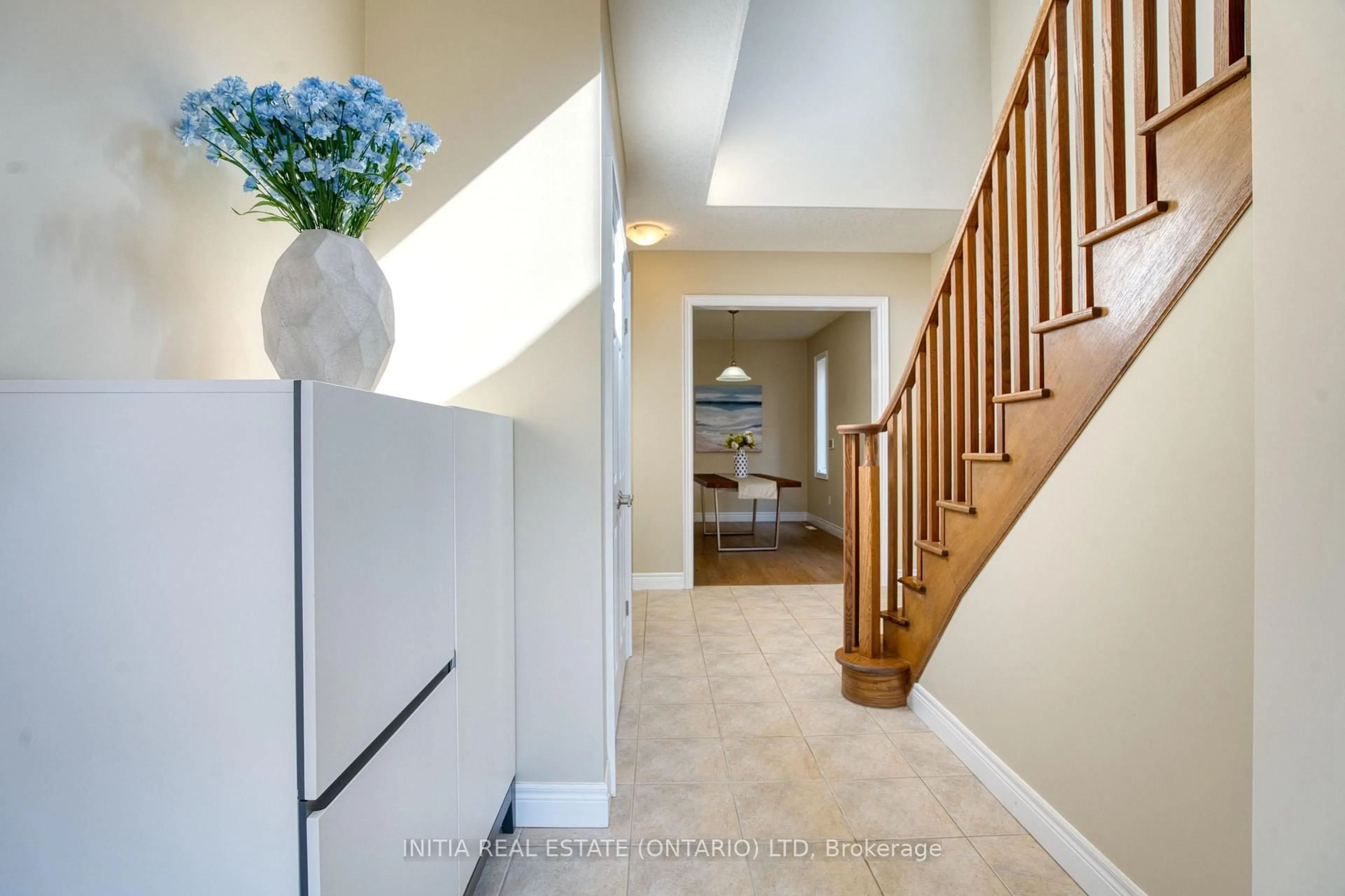 Indoor entryway for 2362 Callingham Dr, London North Ontario N6G 0P4