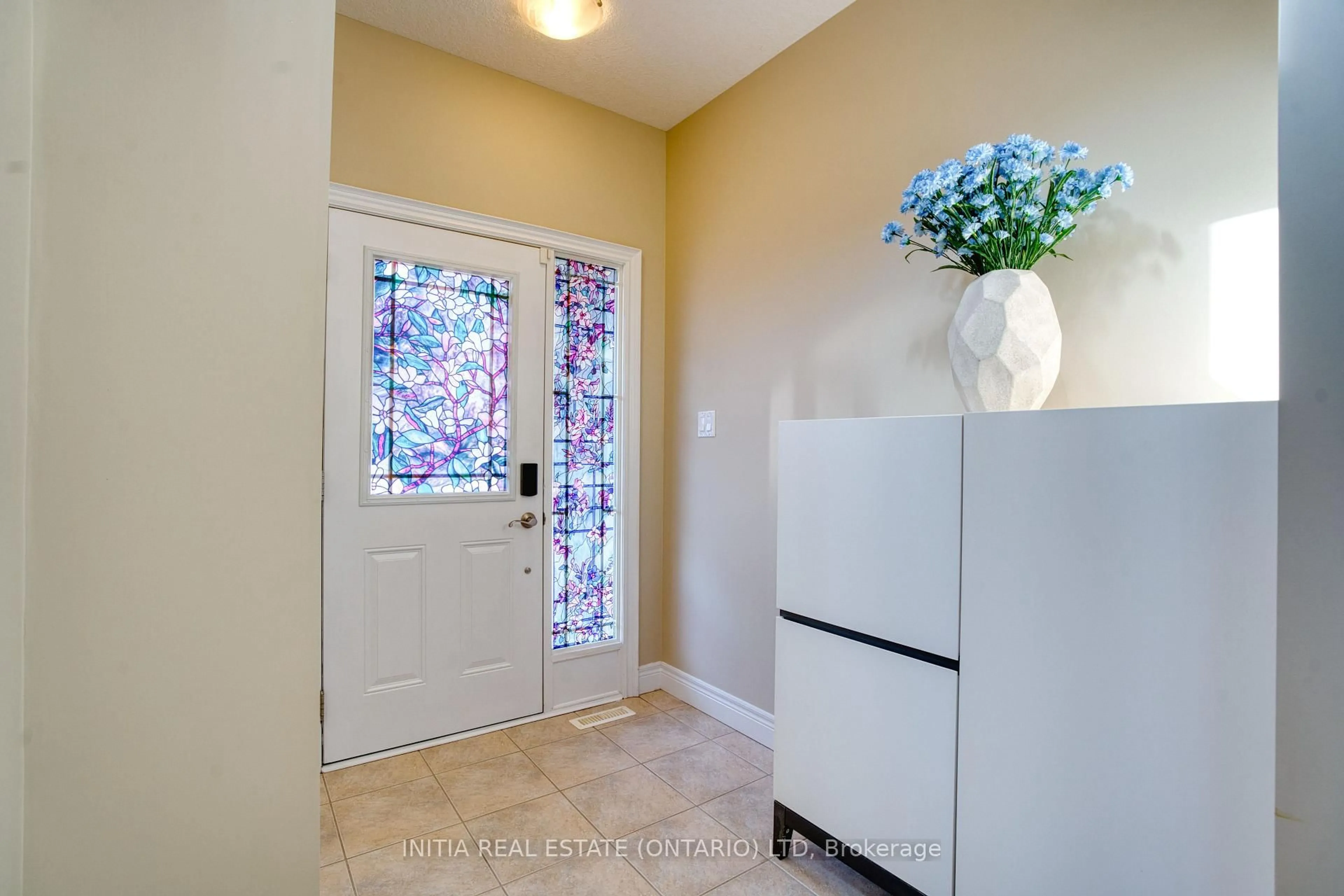 Indoor entryway for 2362 Callingham Dr, London North Ontario N6G 0P4