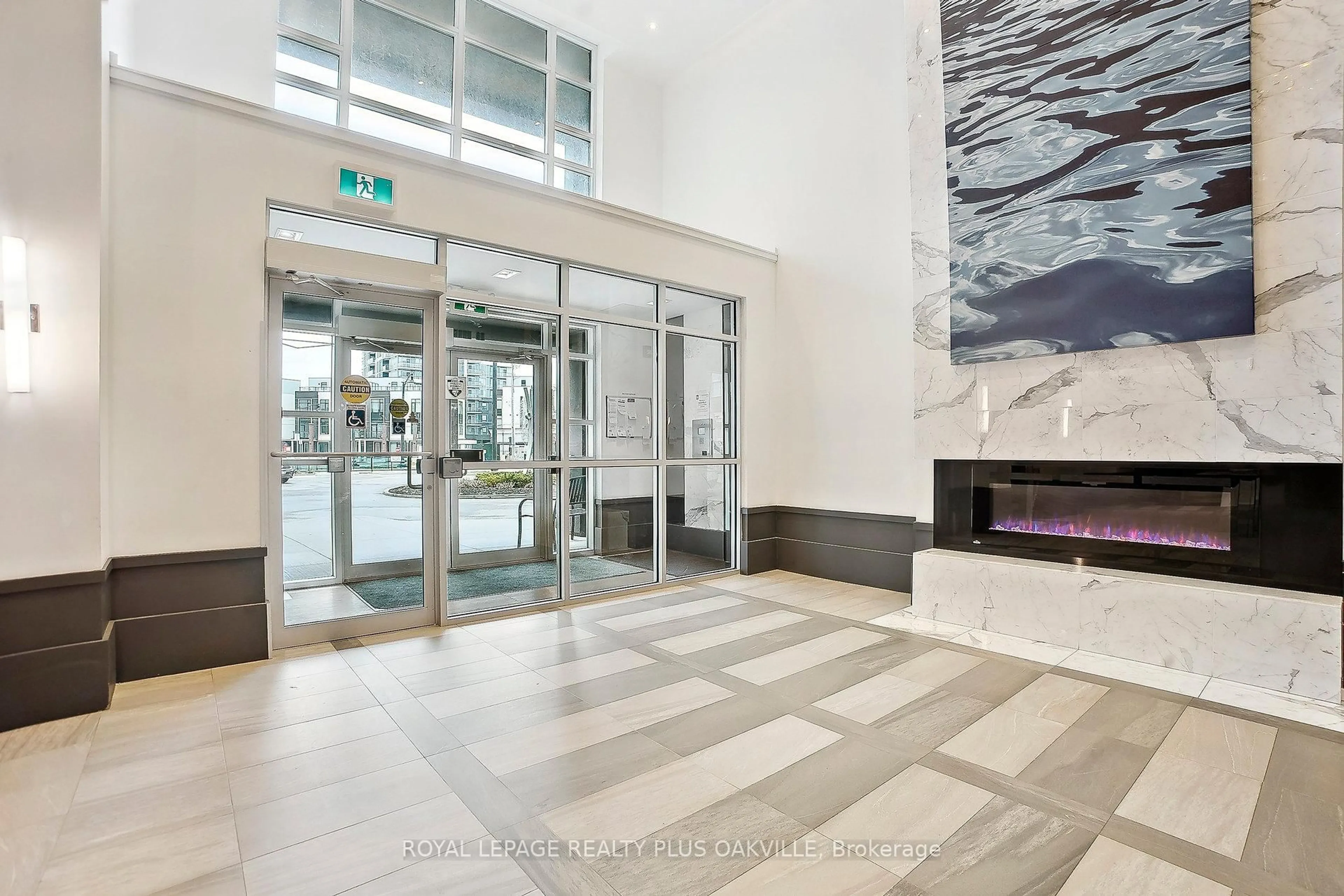 Indoor foyer for 10 Concord Pl #412, Grimsby Ontario L3M 0G6