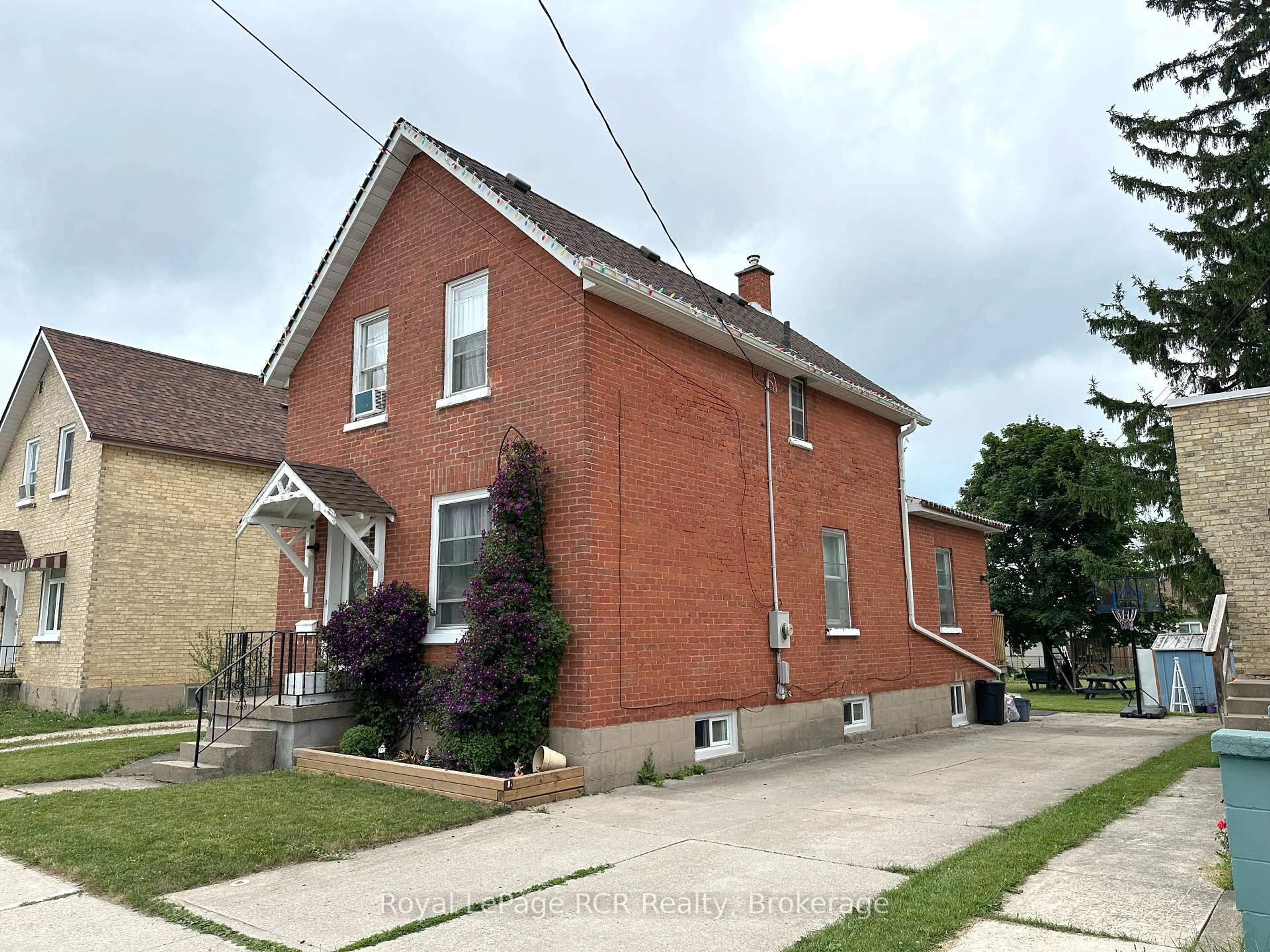 Home with brick exterior material, street for 510 12th St, Hanover Ontario N4N 1V9