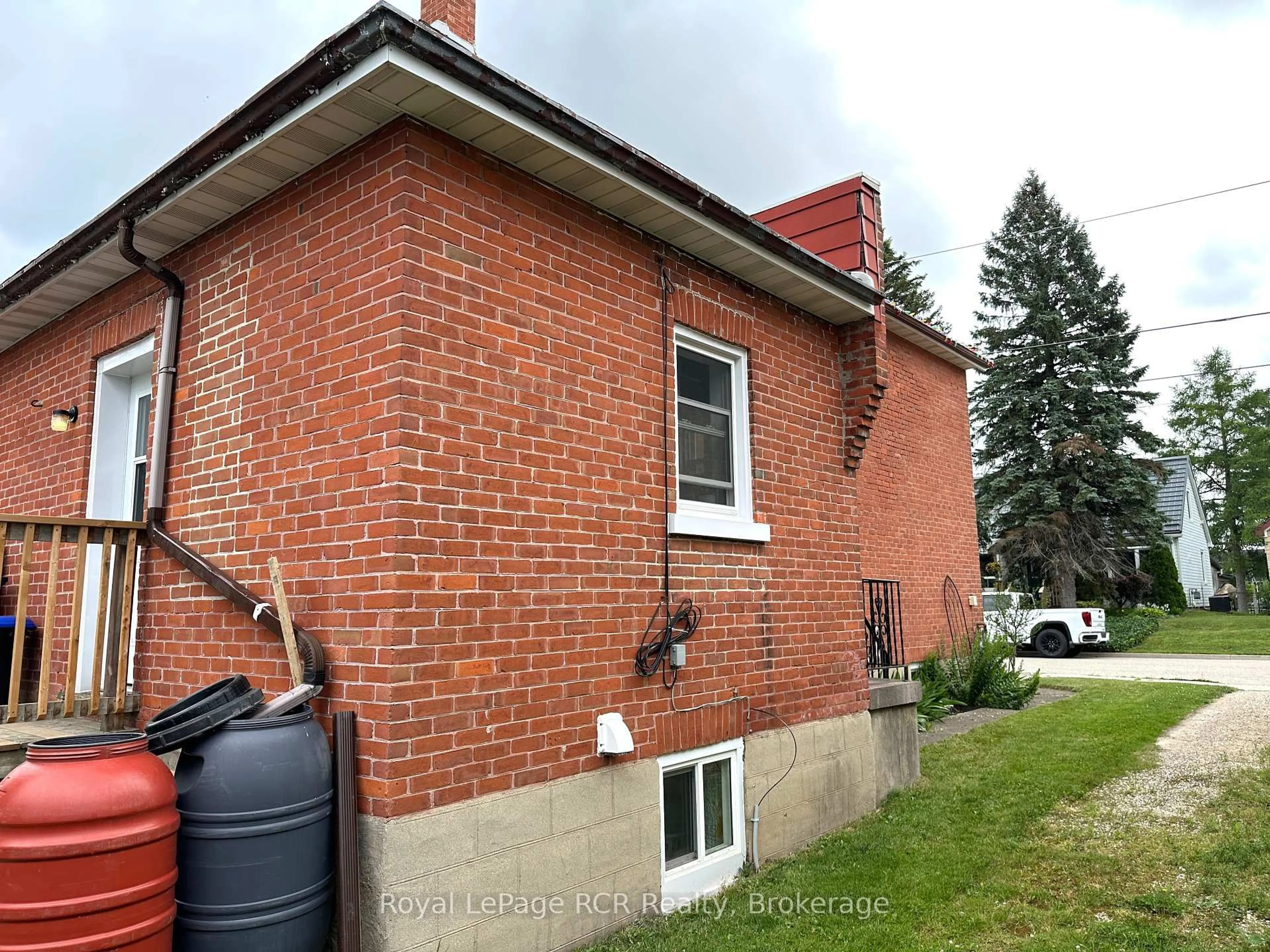 Home with brick exterior material, building for 510 12th St, Hanover Ontario N4N 1V9
