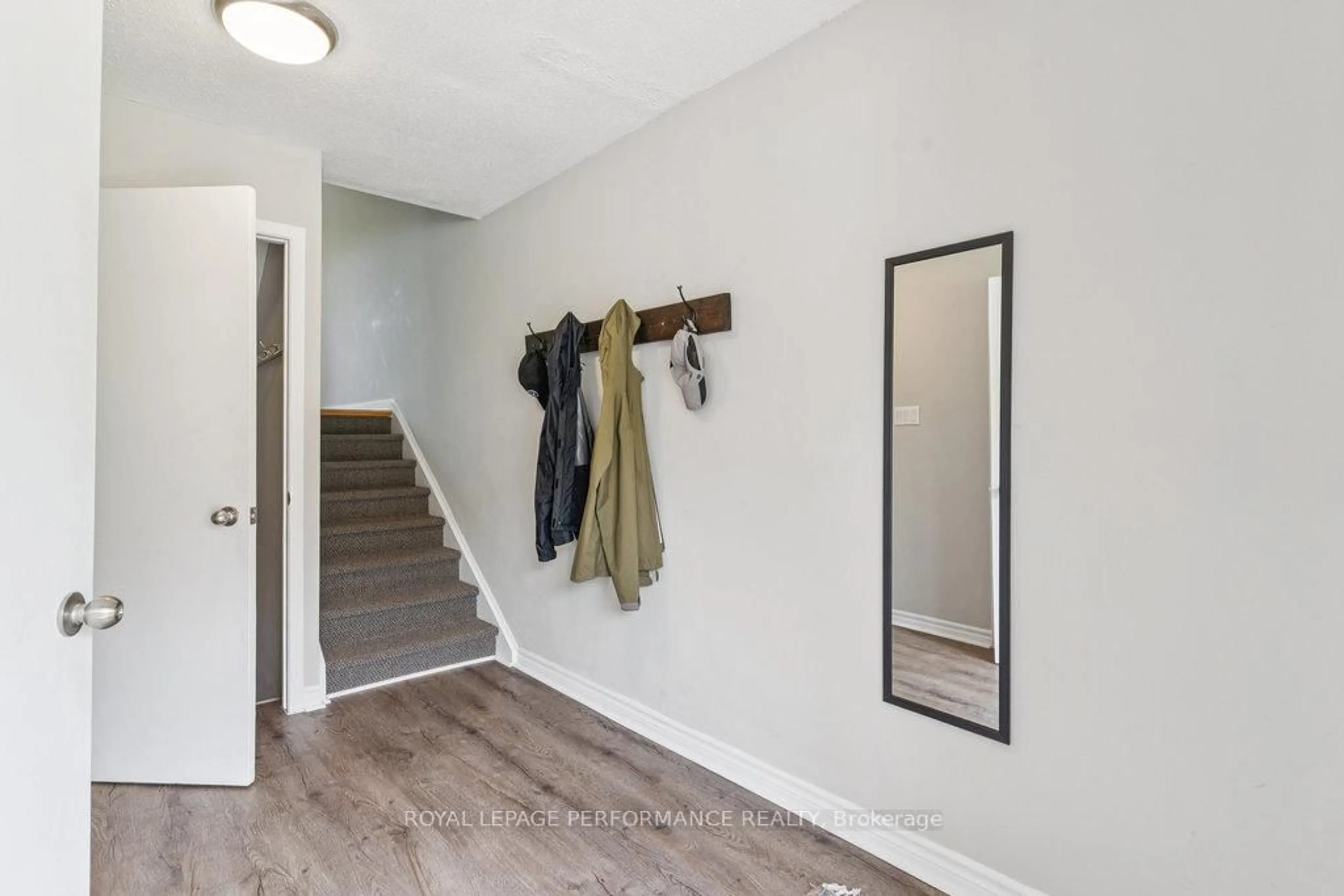 Indoor entryway for 4634 Cosmic Pl #74, Ottawa Ontario K1B 4R8
