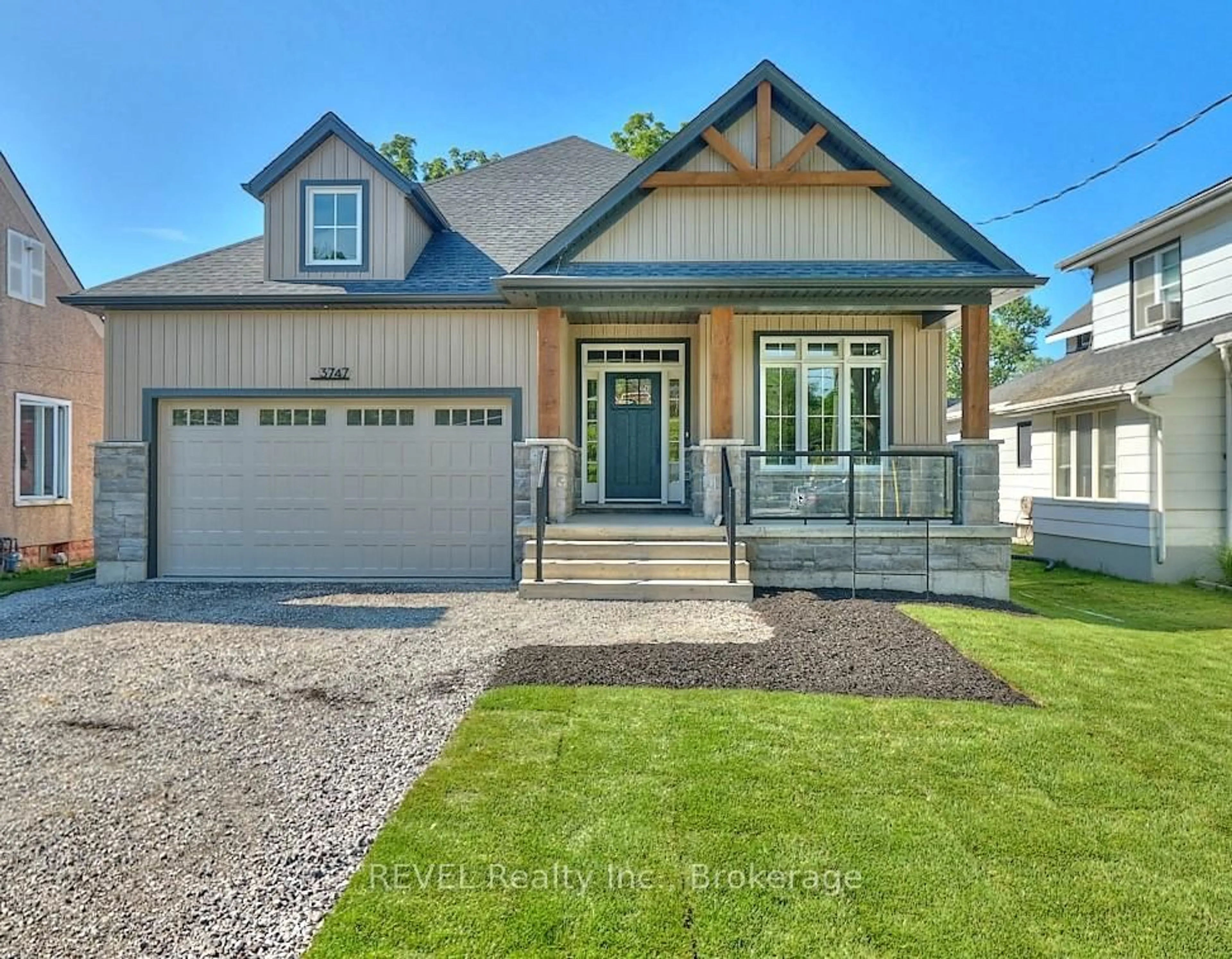 Home with vinyl exterior material, street for 752 GORHAM Rd, Fort Erie Ontario L0S 1N0