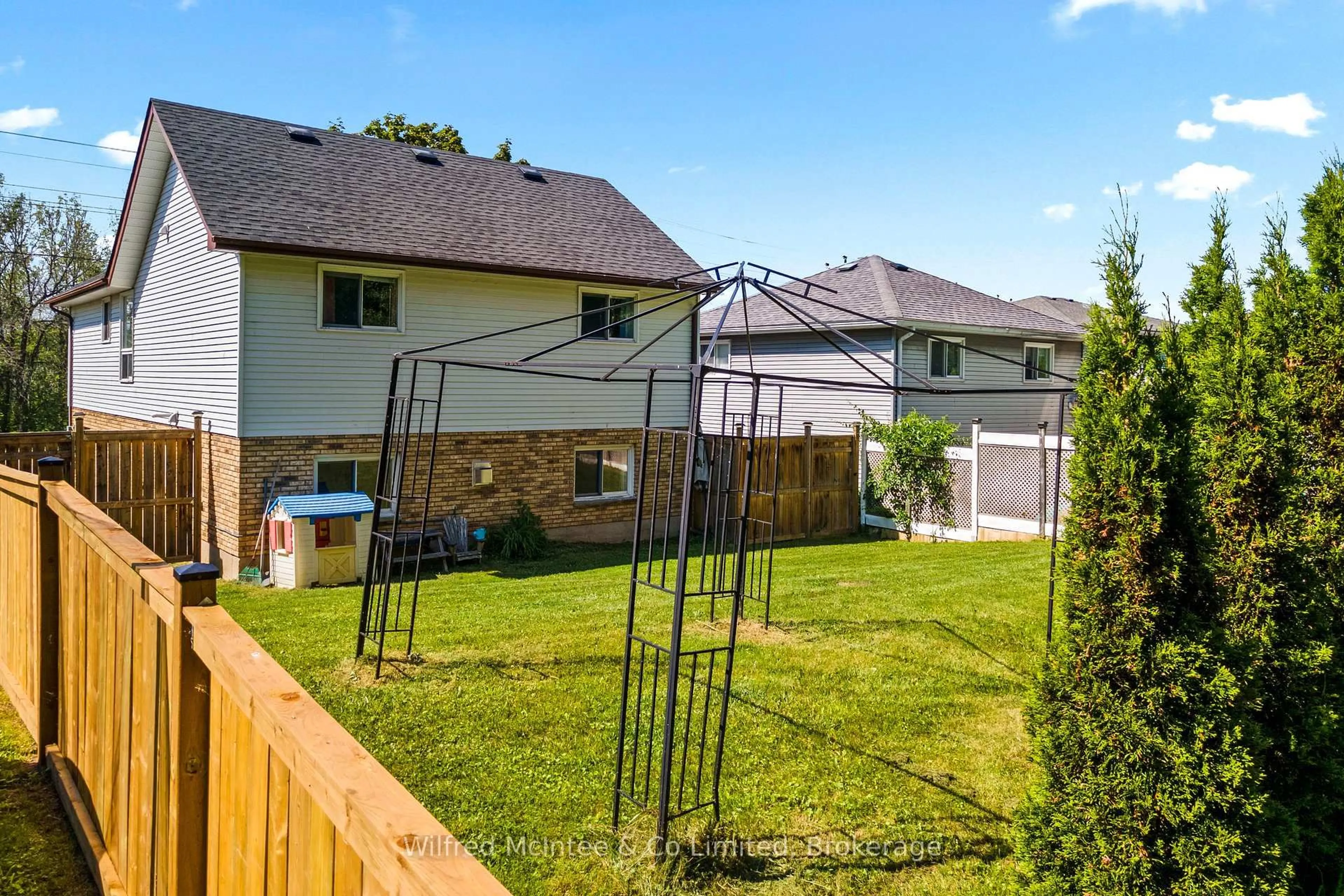 Patio, unknown for 2725 3rd Ave, Owen Sound Ontario N4K 2M5
