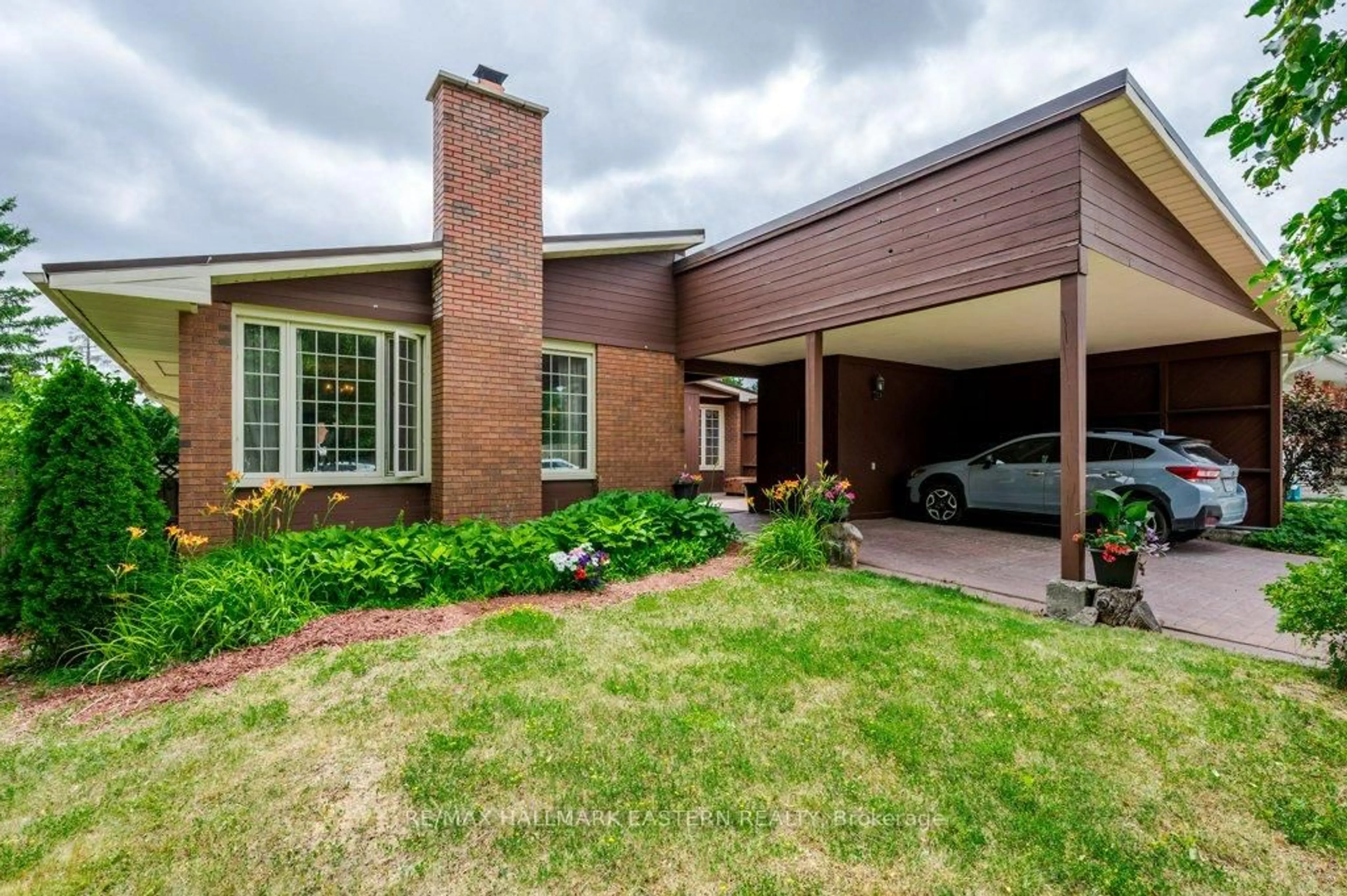 Home with brick exterior material, street for 823 Wedgewood Crt, Peterborough West Ontario K9J 7T8