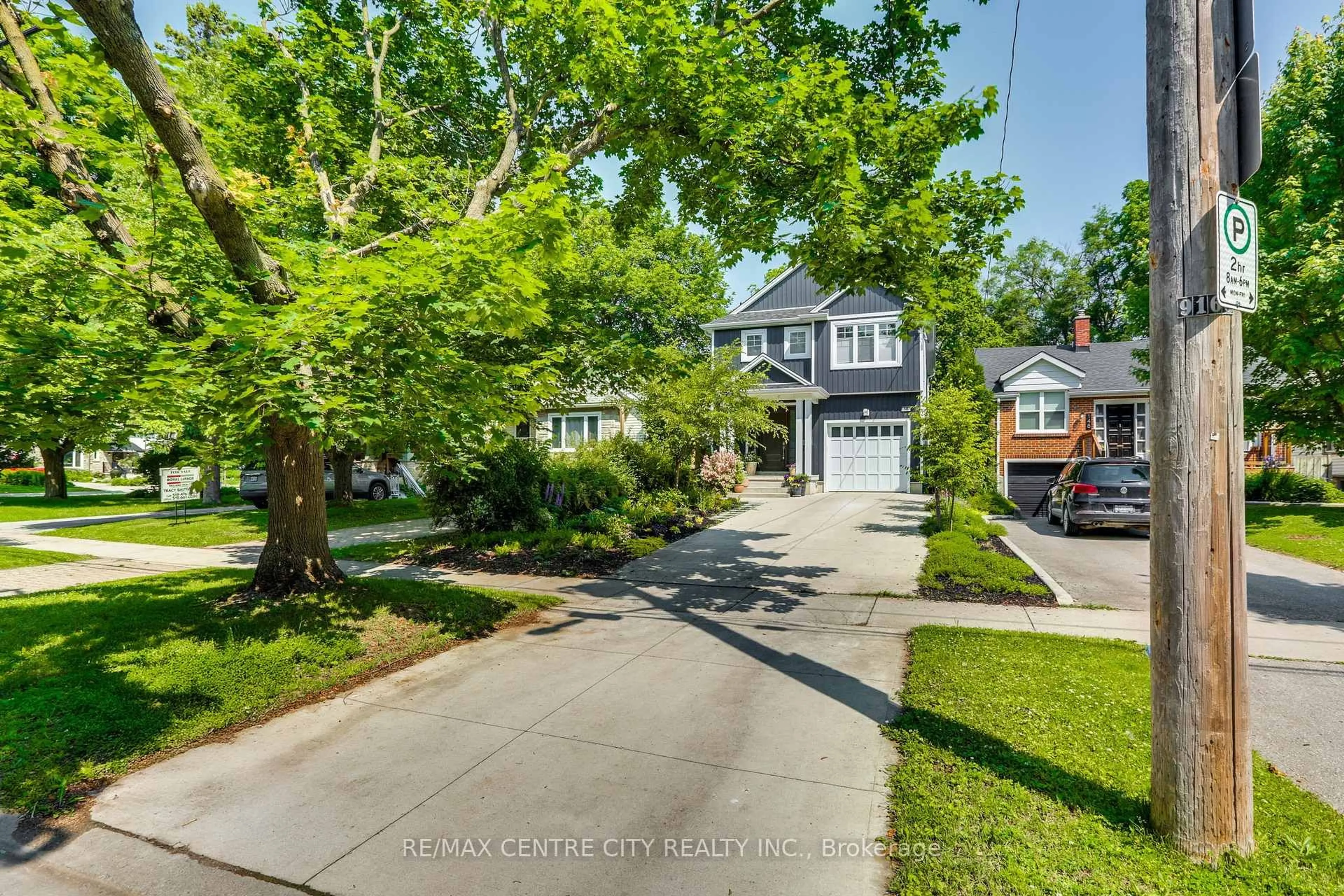 A pic from outside/outdoor area/front of a property/back of a property/a pic from drone, street for 146 Victoria St, London East Ontario N6A 2B7