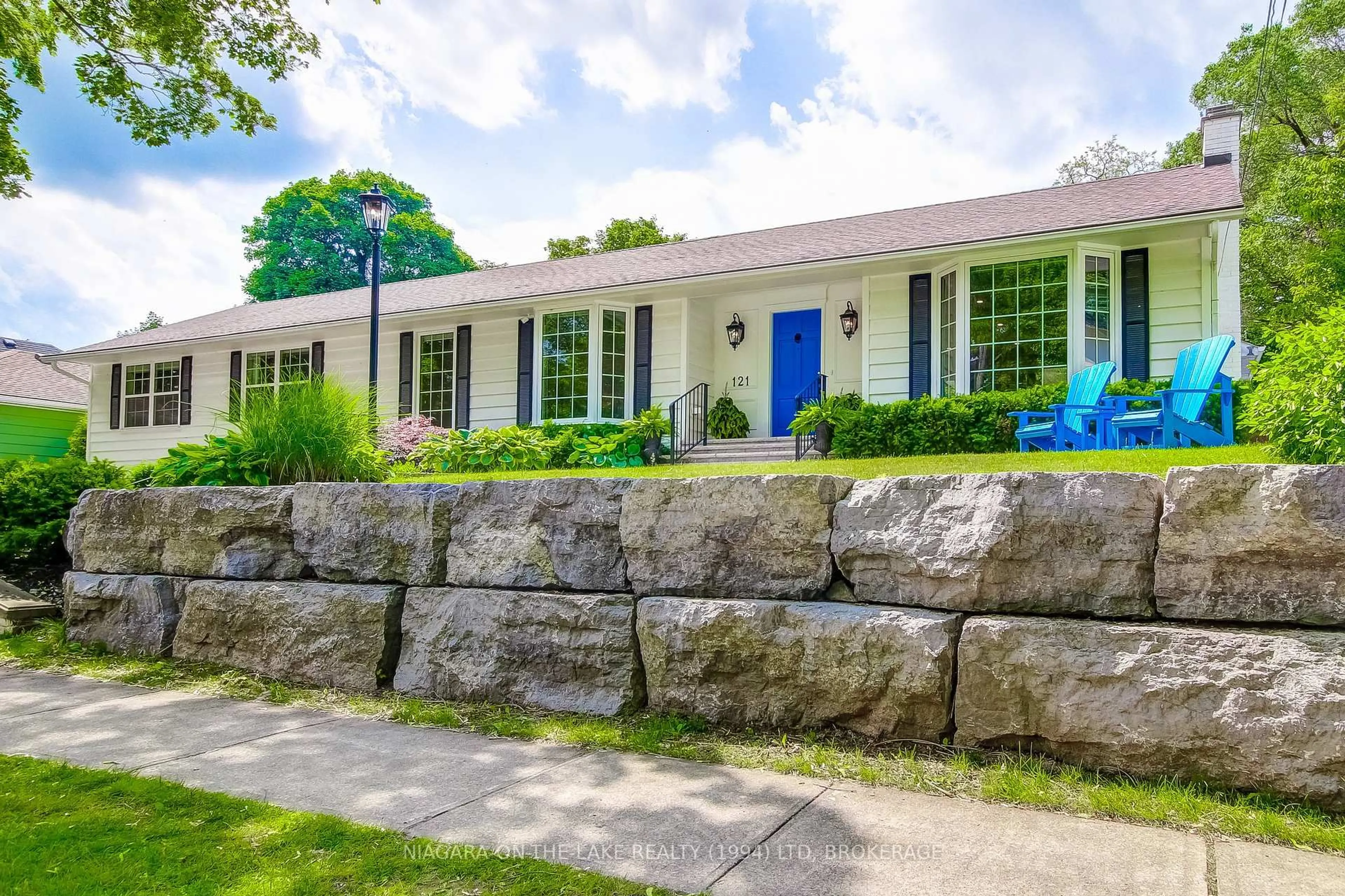 Home with brick exterior material, street for 121 Regent St, Niagara-on-the-Lake Ontario L0S 1J0