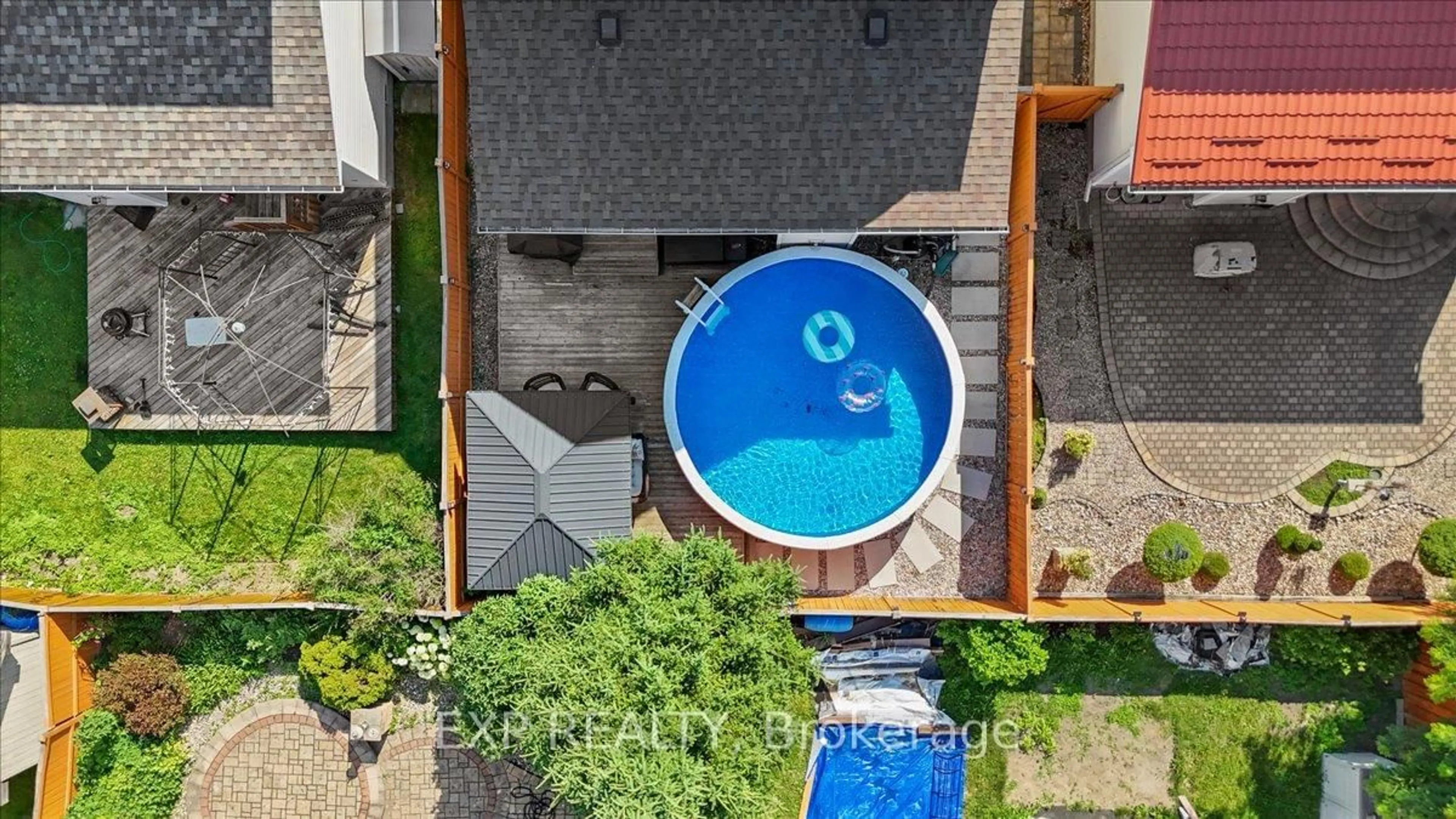 A pic from outside/outdoor area/front of a property/back of a property/a pic from drone, street for 60 Golders Green Lane, Ottawa Ontario K2J 5G2