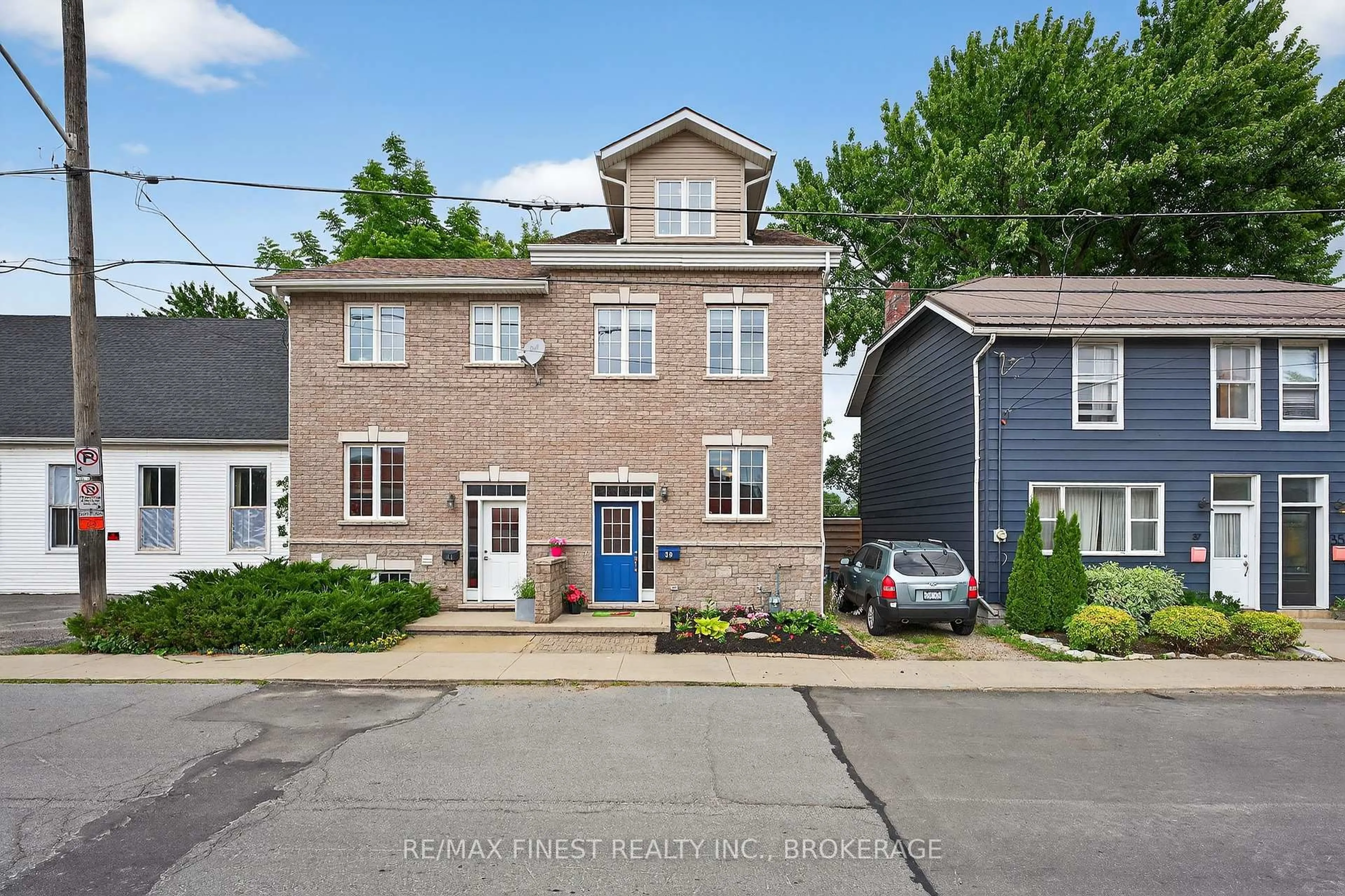 Home with brick exterior material, street for 39 Charles St, Kingston Ontario K7K 1V3