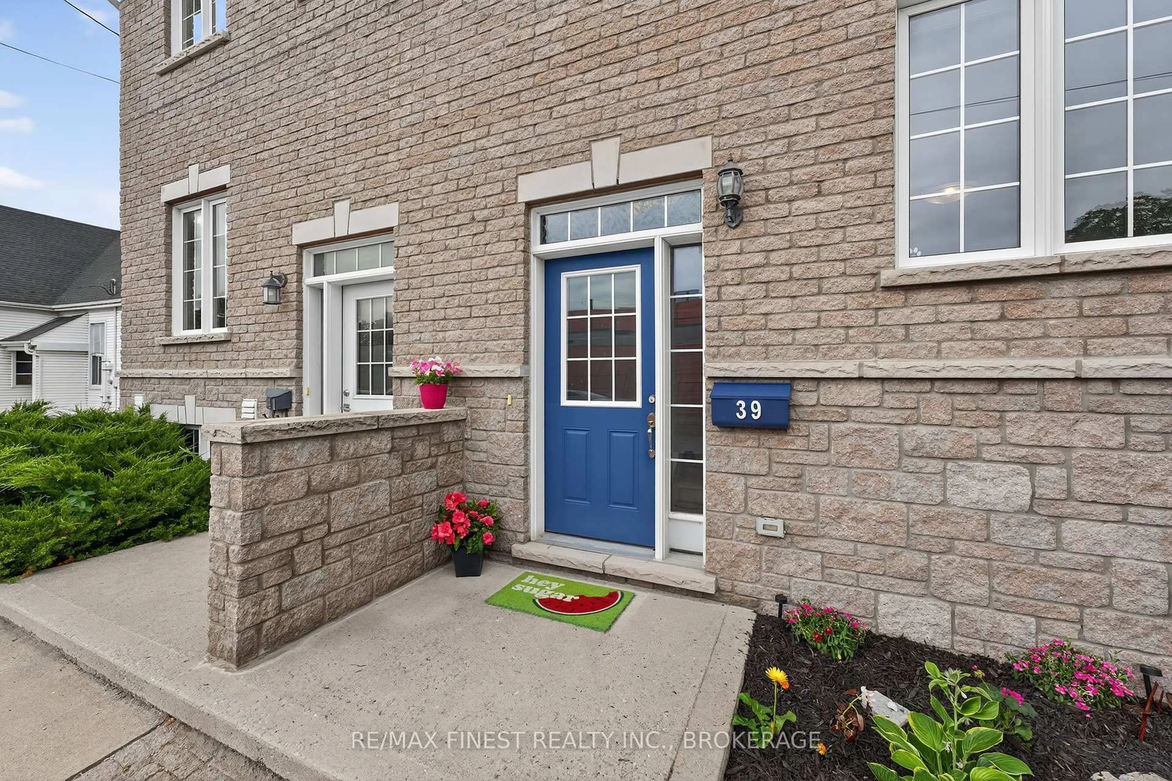 Unknown for 39 Charles St, Kingston Ontario K7K 1V3